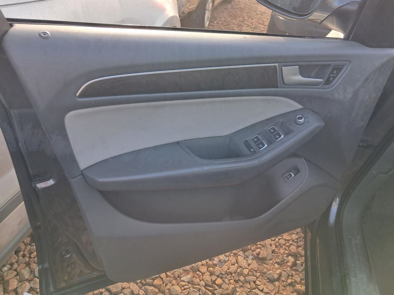 Q5 2015 Glove Box 4871729