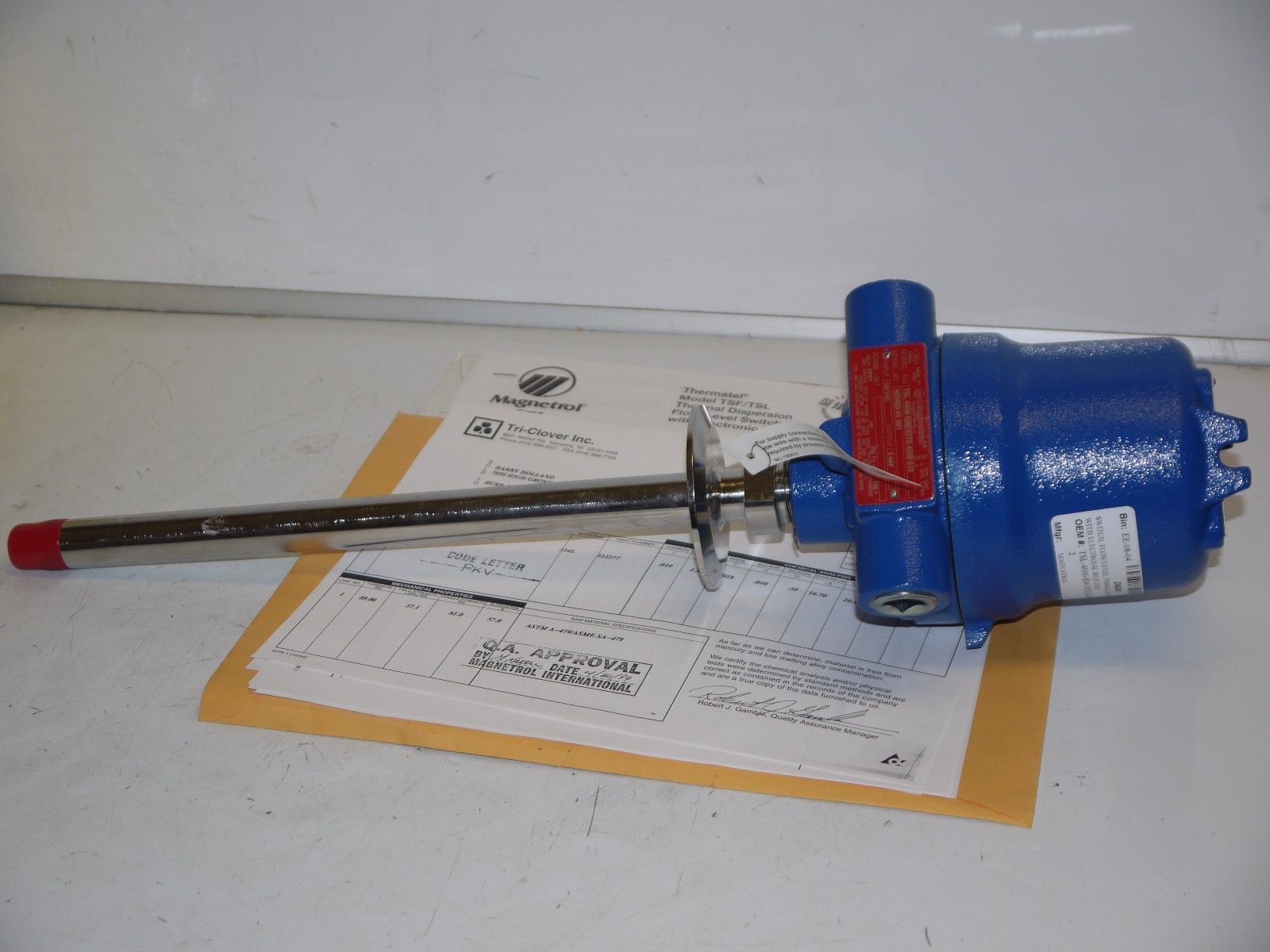 MAGNETROL TSL-4000-E00/XT2-4220-012 THERMAL DISPERSION FLOW LEVEL SWITCH NEW