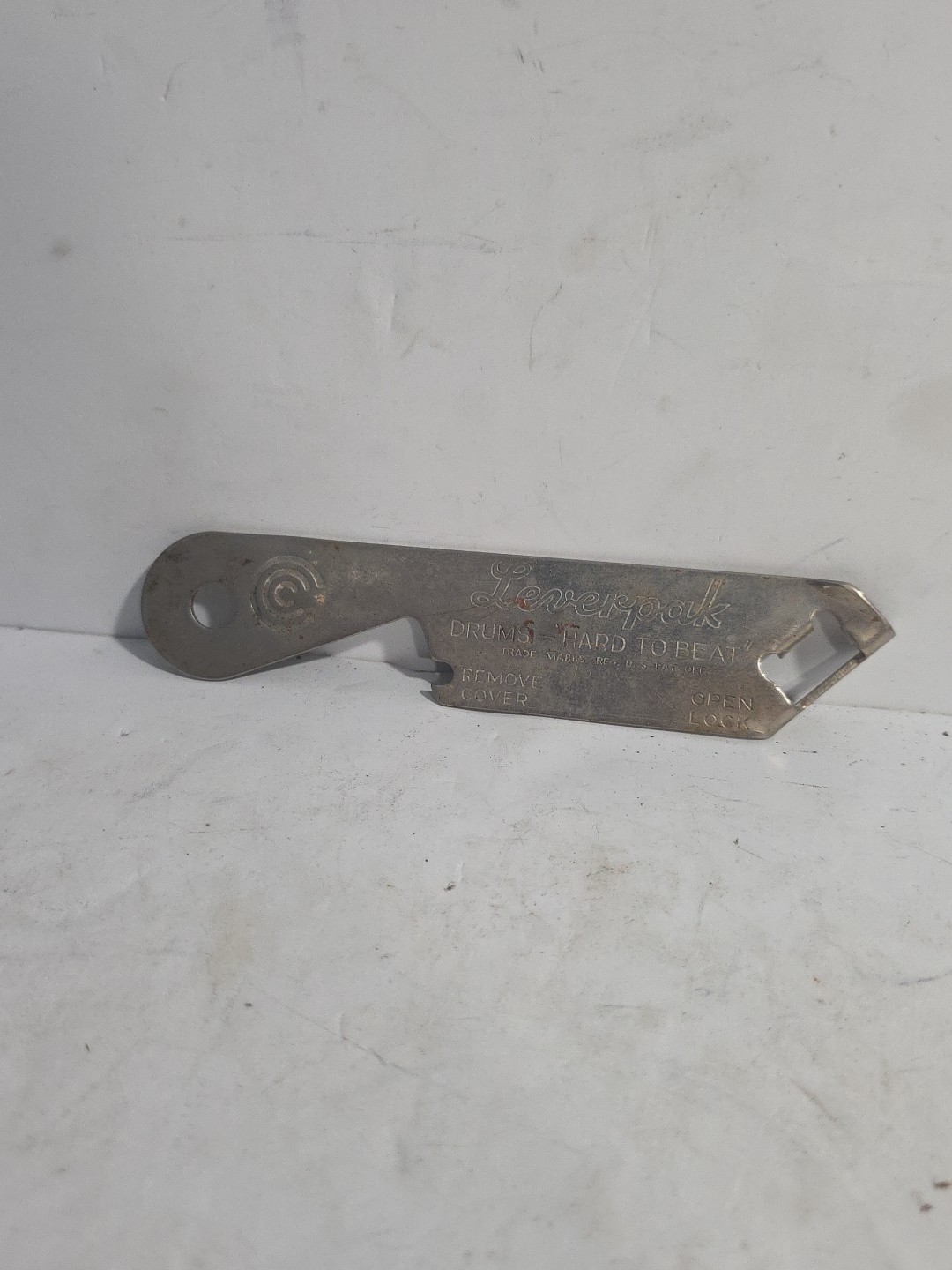VINTAGE: LEVERPAK DRUMS "HARD TO BEAT" VAUGHAN, USA CAN BOTTLE OPENER, EUC