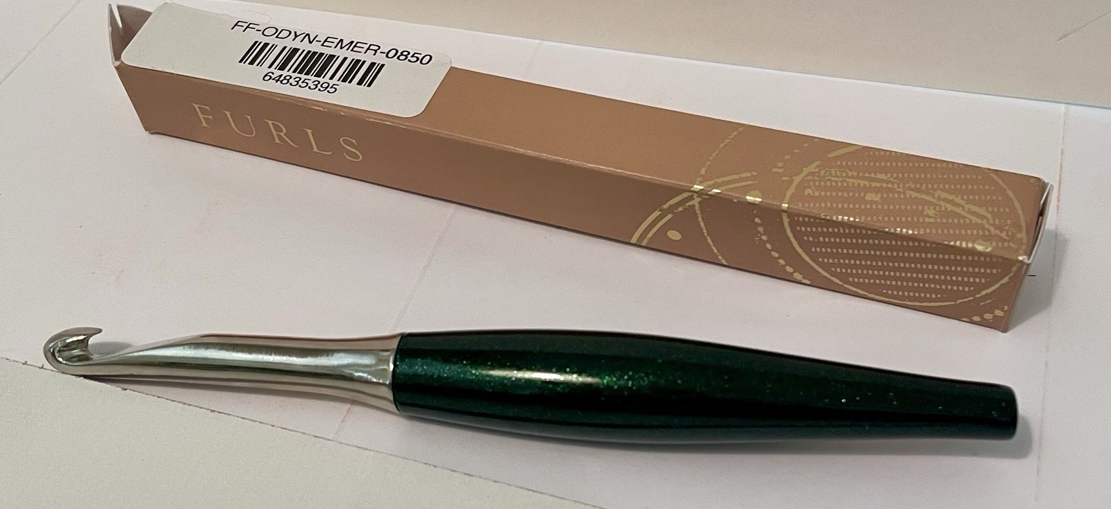 Furls~ Original  ODYSSEY~ CROCHET HOOK ~ EMERALD ~ Size 8.5  mm ~ New in Box