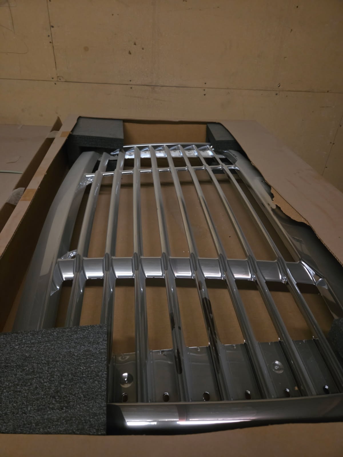2015 freightliner cascadia grill 17-16026-002