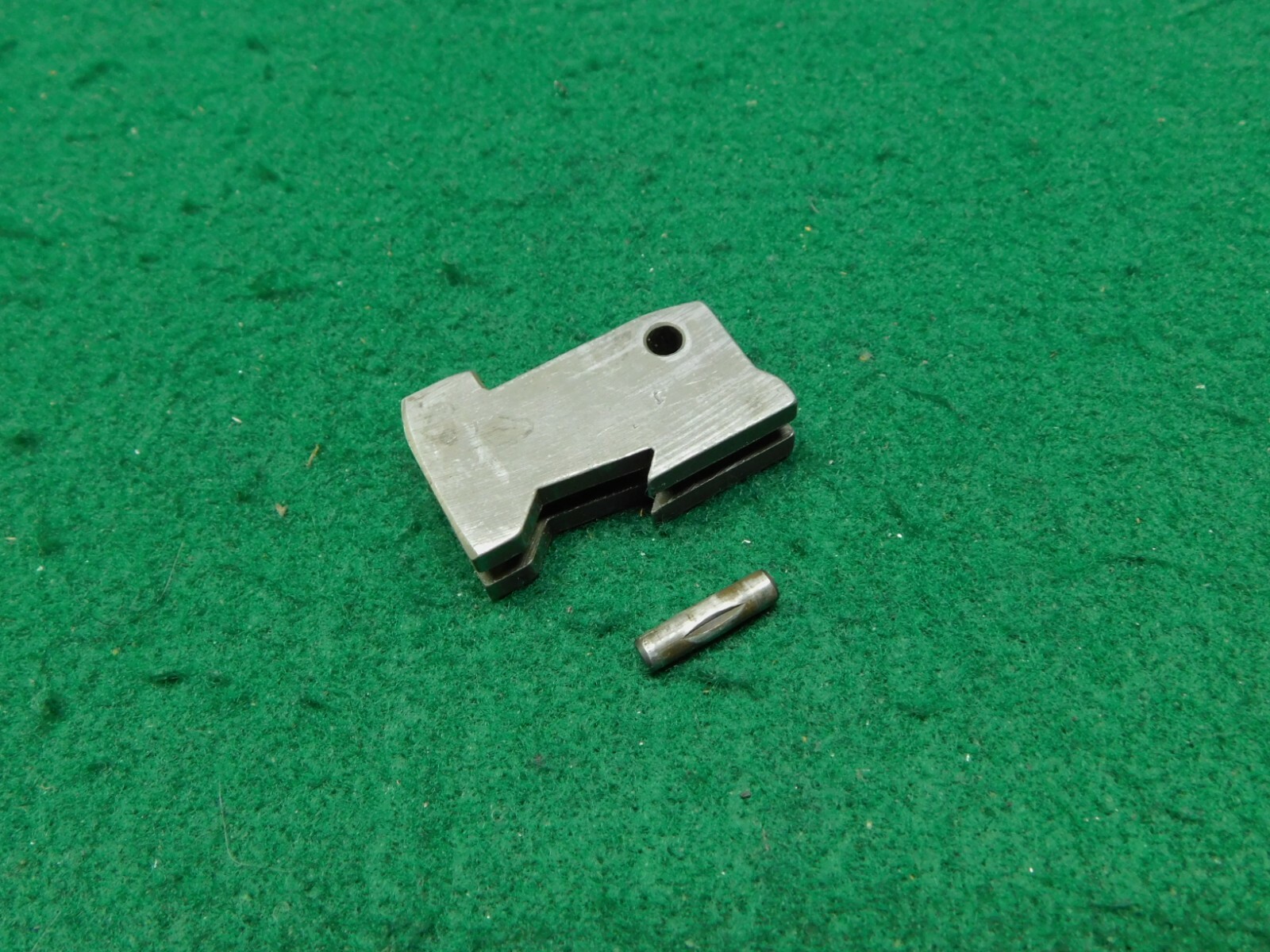 Mossberg 500 Bolt Lock Set 12 GA New Style Original