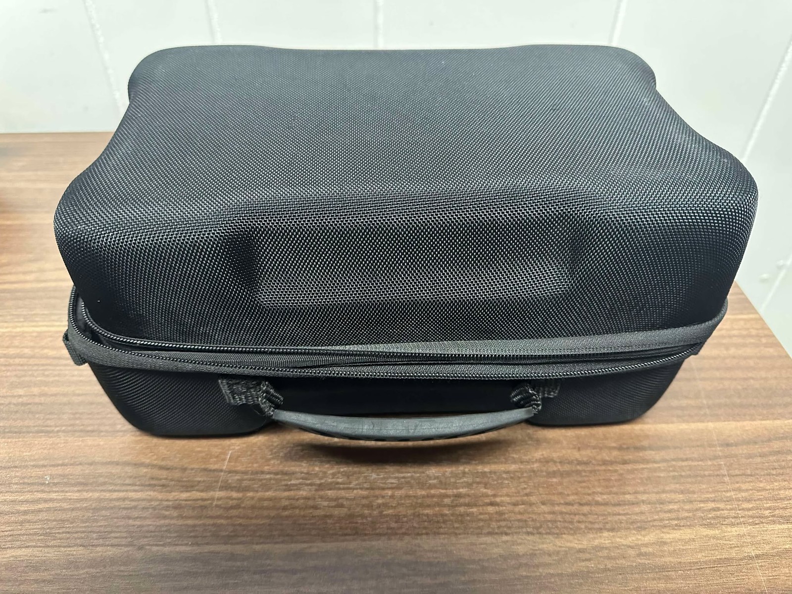 Hard Shell Black Nylon Case With Shoulder Strap For Oculus Quest 2 Very Good 1E