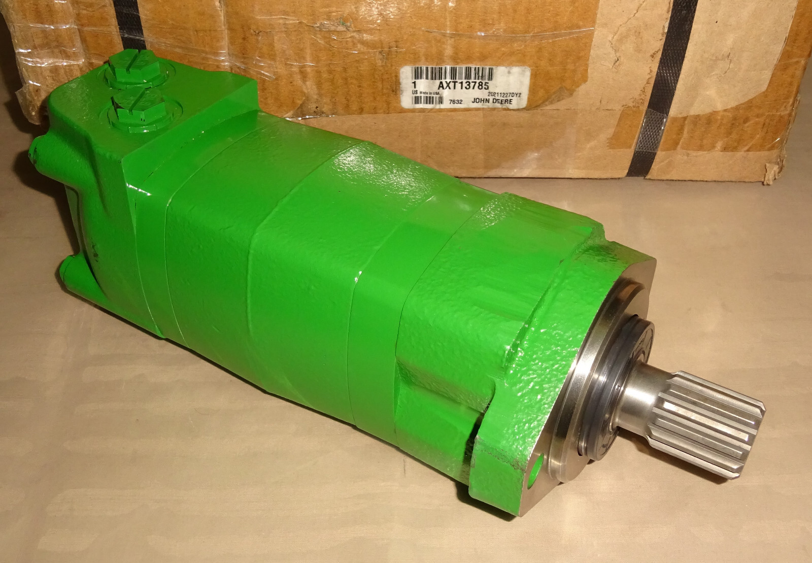 John Deere AXT13785 Eaton Hydraulic Pump NEW