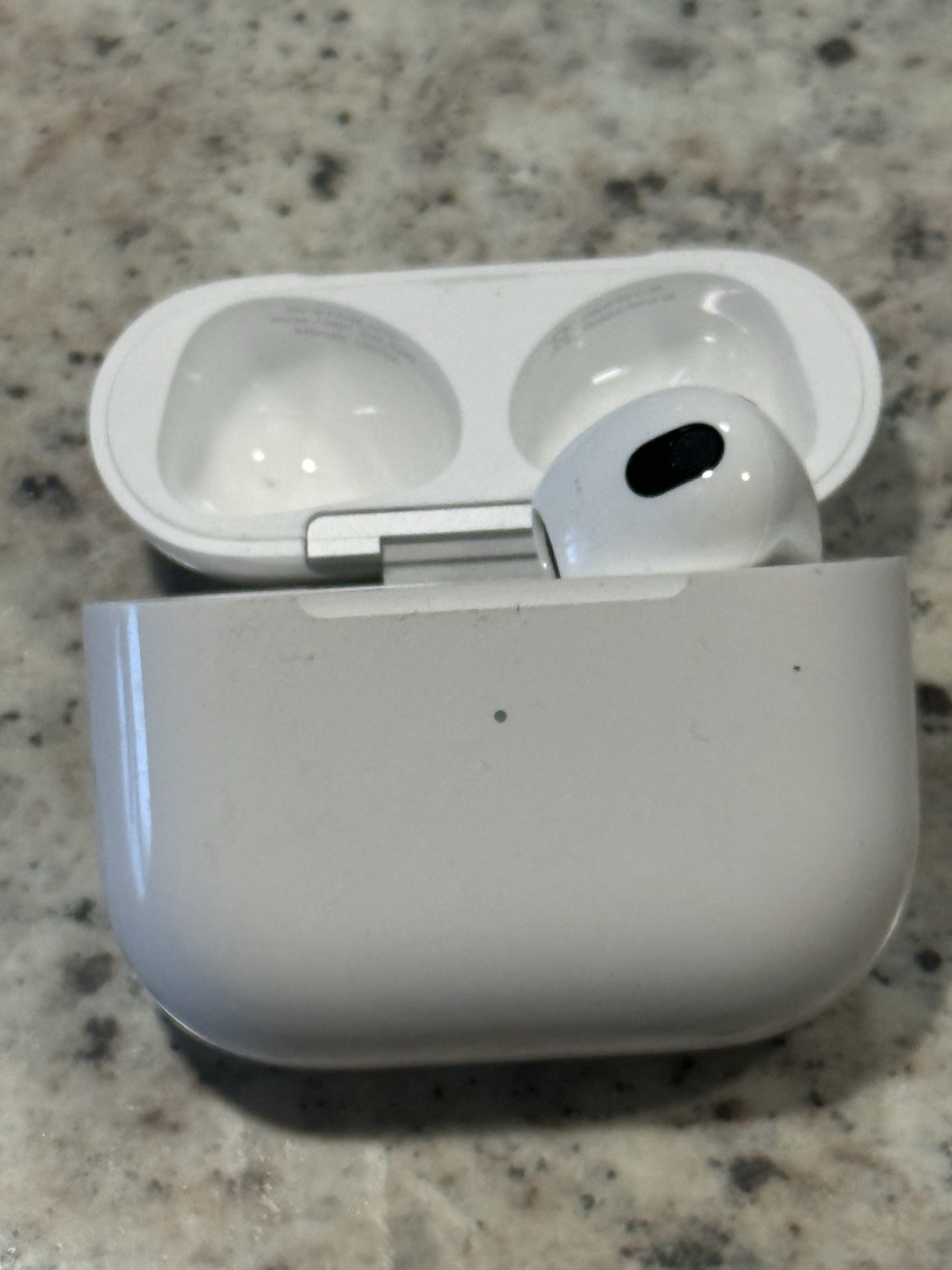 Apple AirPods 3rd Generation Model A2897 MISSING AIRPOD UNTESTED
