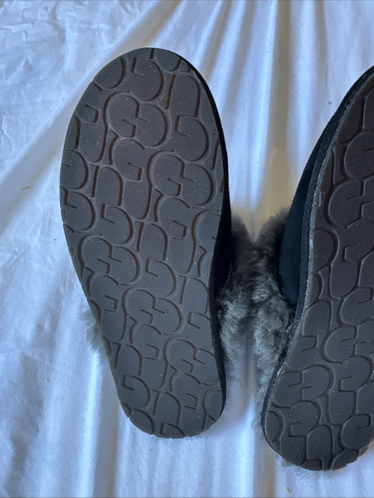 UGG Classic Slipper II