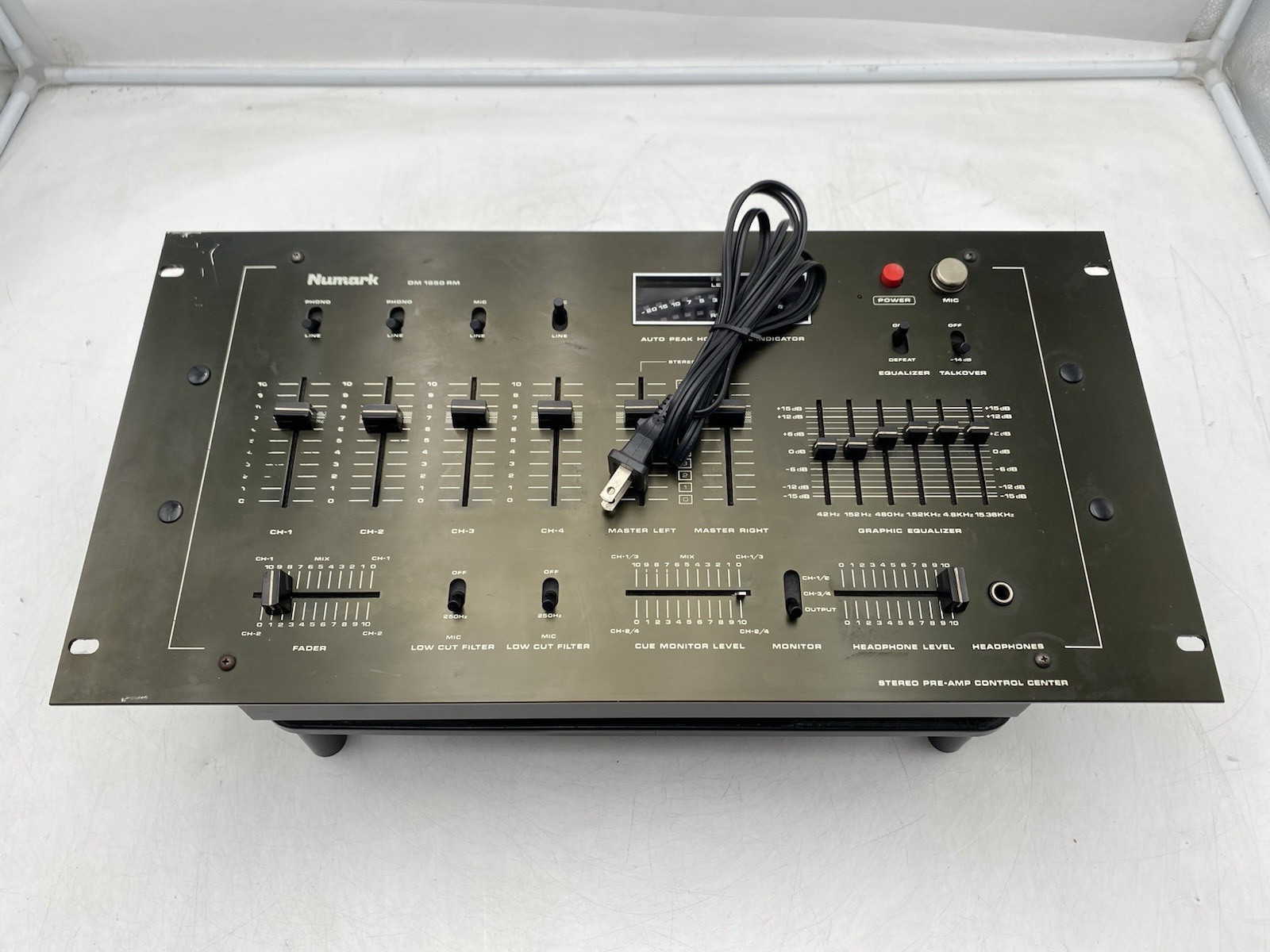 Numark DM-1650 RM Stereo Equalizer DJ Mixer Pre-Amp Control