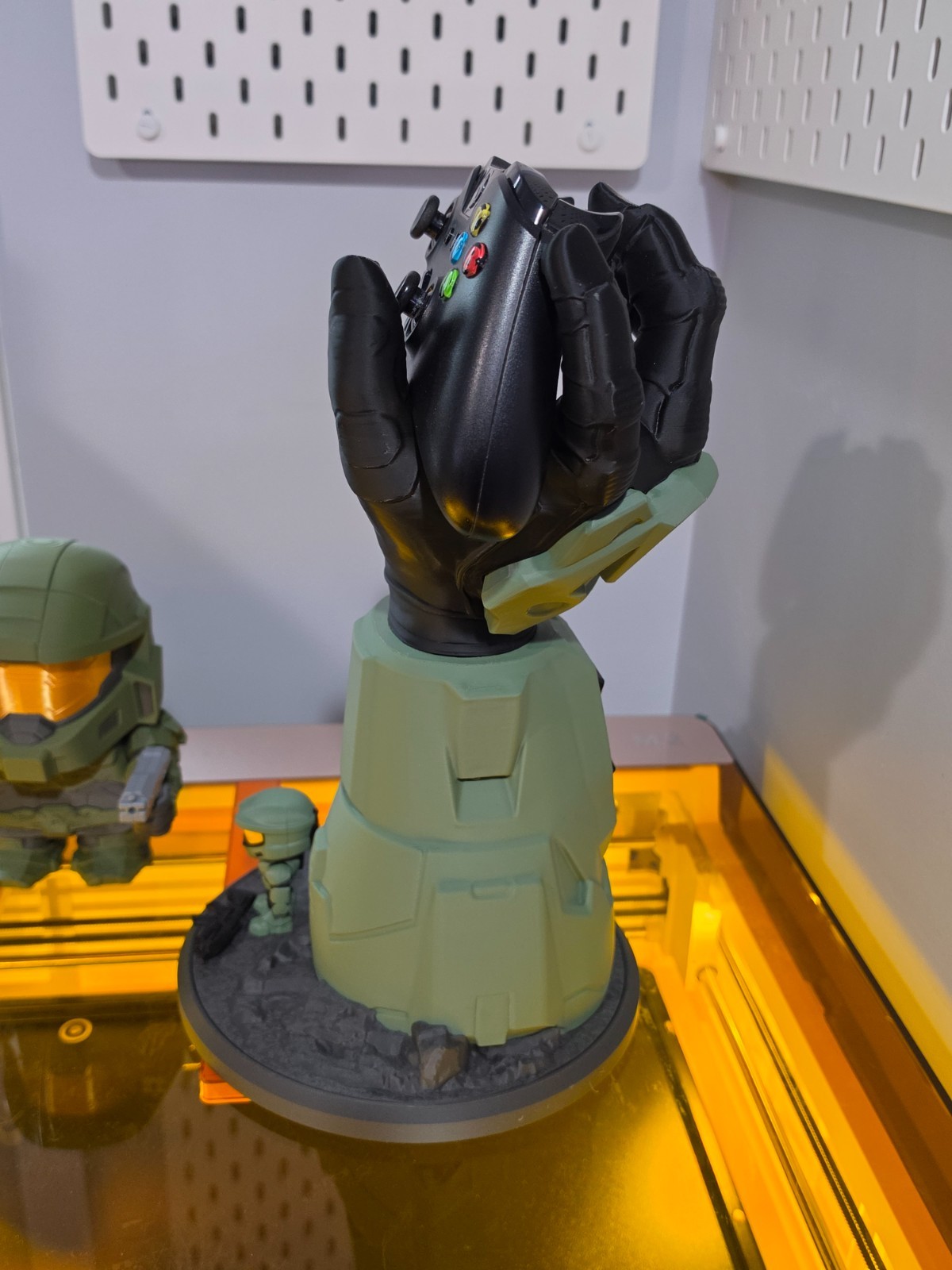 Halo- Master Chief SPARTAN-Ps4/Ps5/ Xbox/Headset Remote Controller Holder Stand