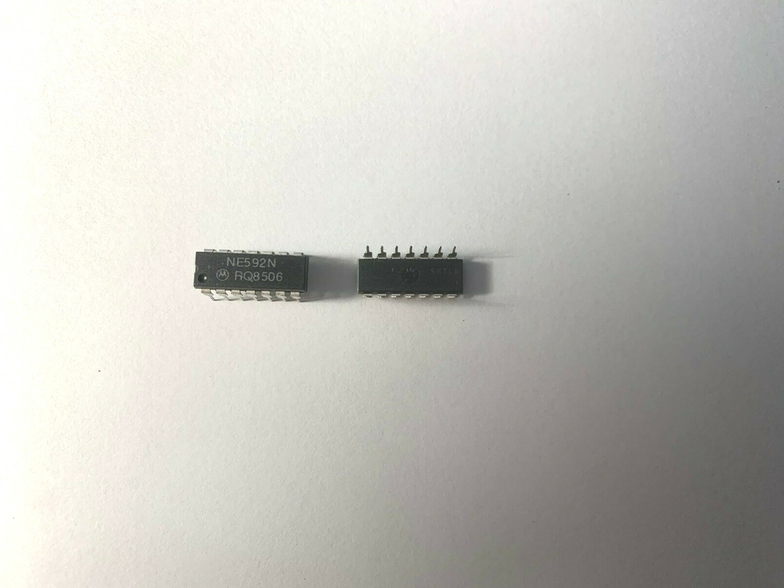 Motorola - NE592N IC, VIDEO AMPLIFIER ,14-PIN DIP.