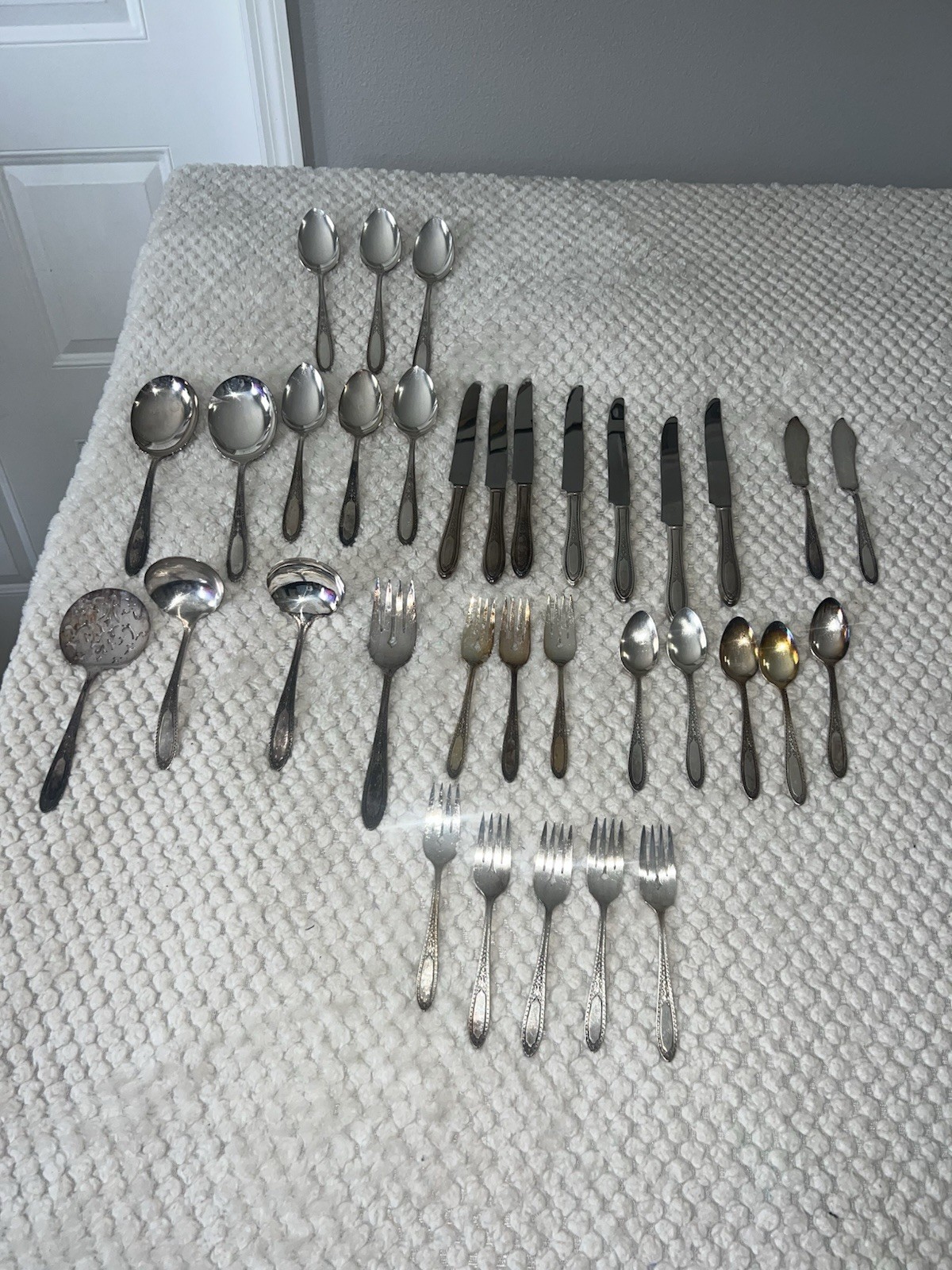 Wm. Rogers & Son or Oneida silver-plated flatware set