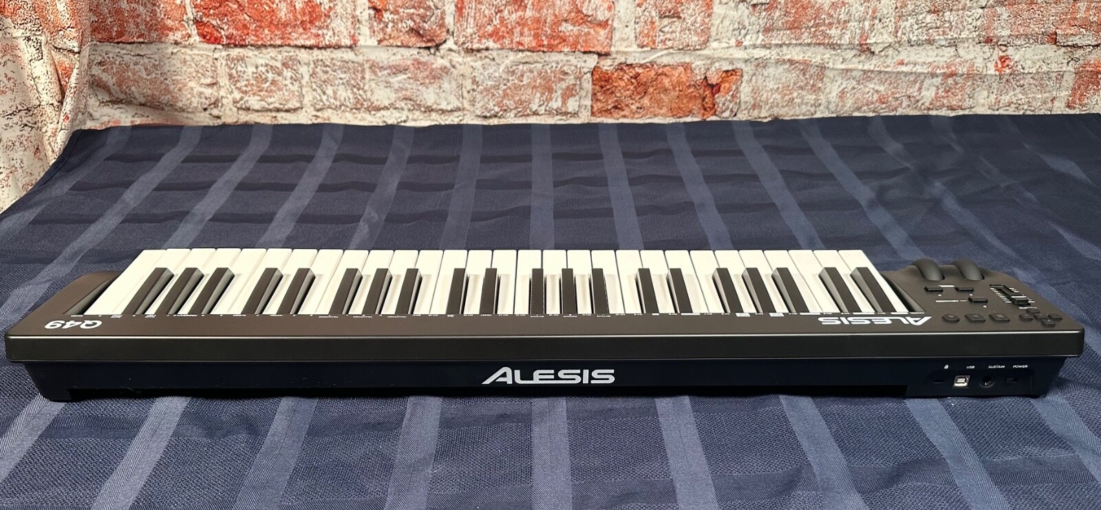 Alesis Q49 MK2 49-note keyboard controller. USB-MIDI and traditional MIDI