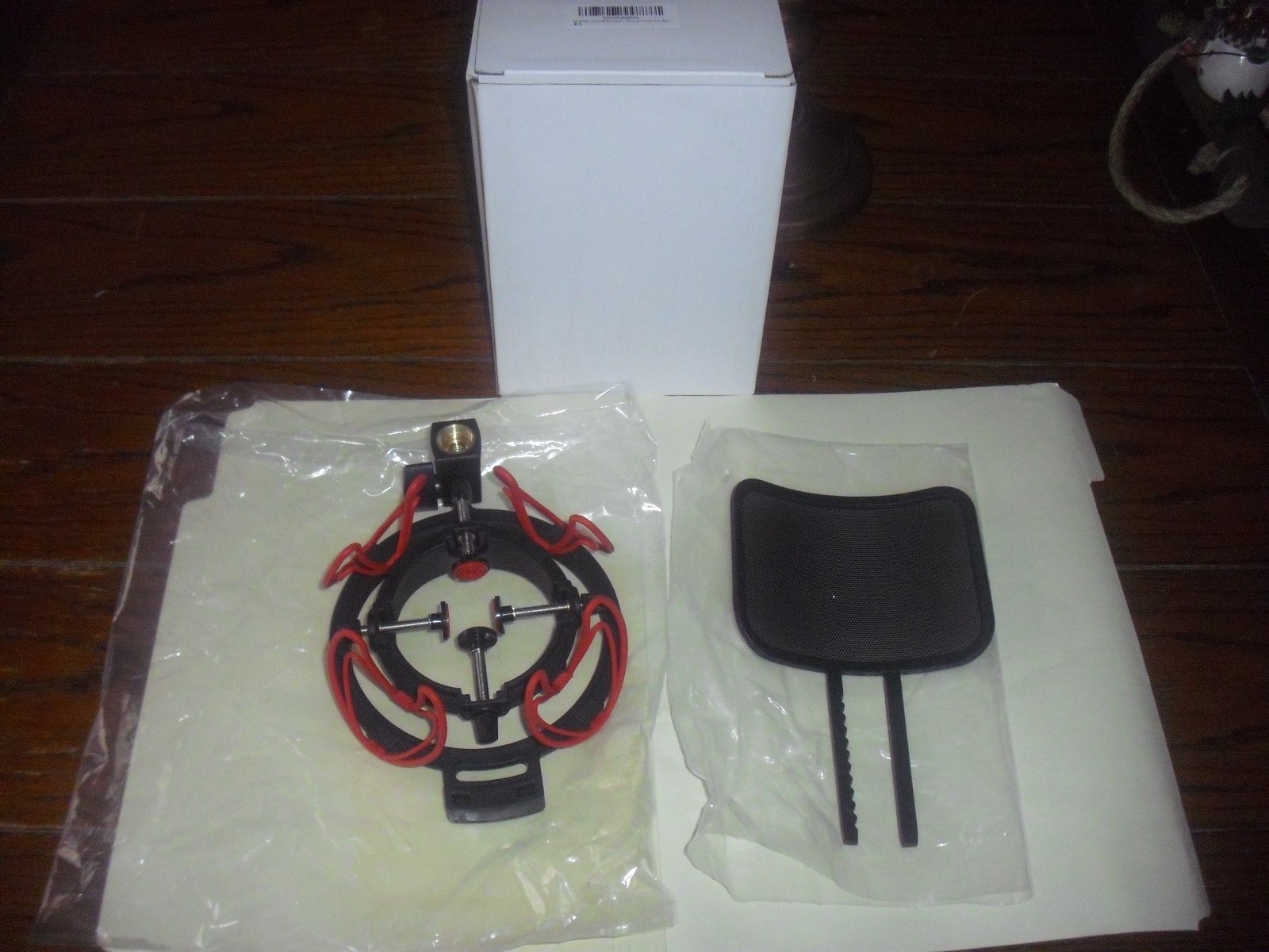 Suuntok Universal Microphone Shock Mount with Pop Filter for Condenser Mic. New