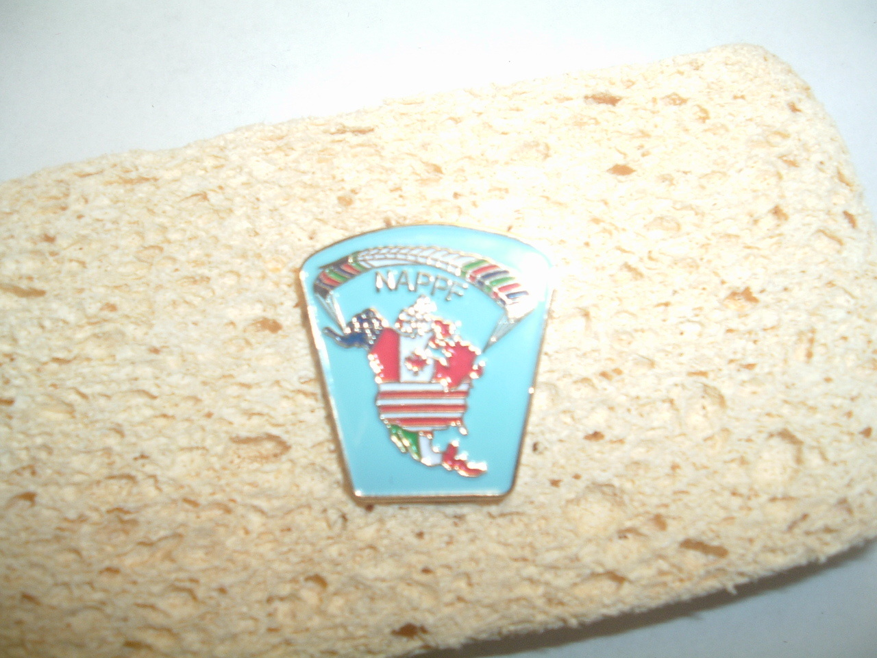 NAPPF NORTH AMERICAN POWERED PARACHUTE FEDERATION NOVELTY PIN CREST WITH CLUTCH