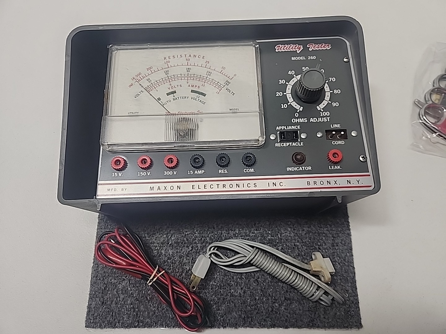 Vintage Maxon Electronics Model 260 Utility Tester Test Meter W/Cords