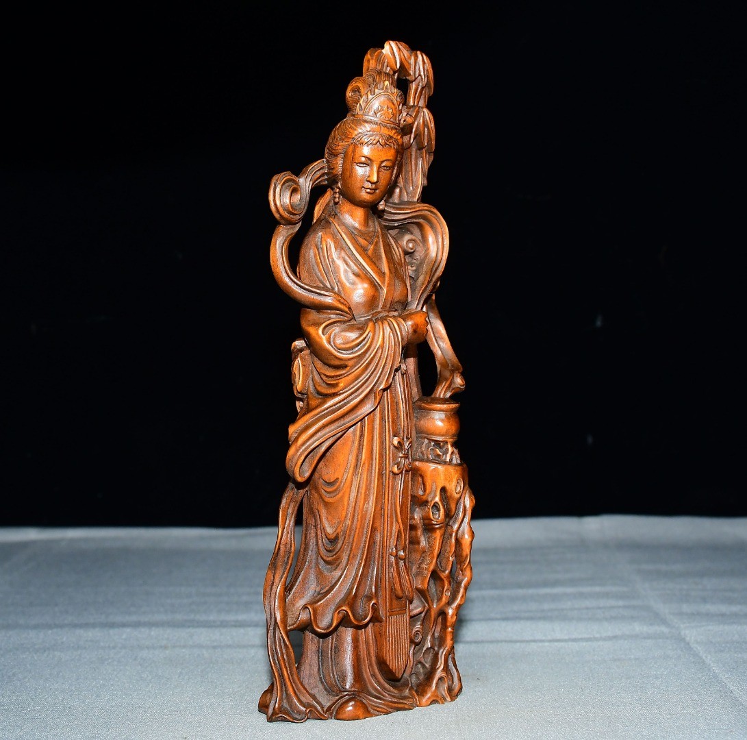 Exquisite Small Leaf Boxwood Beauty Ornament