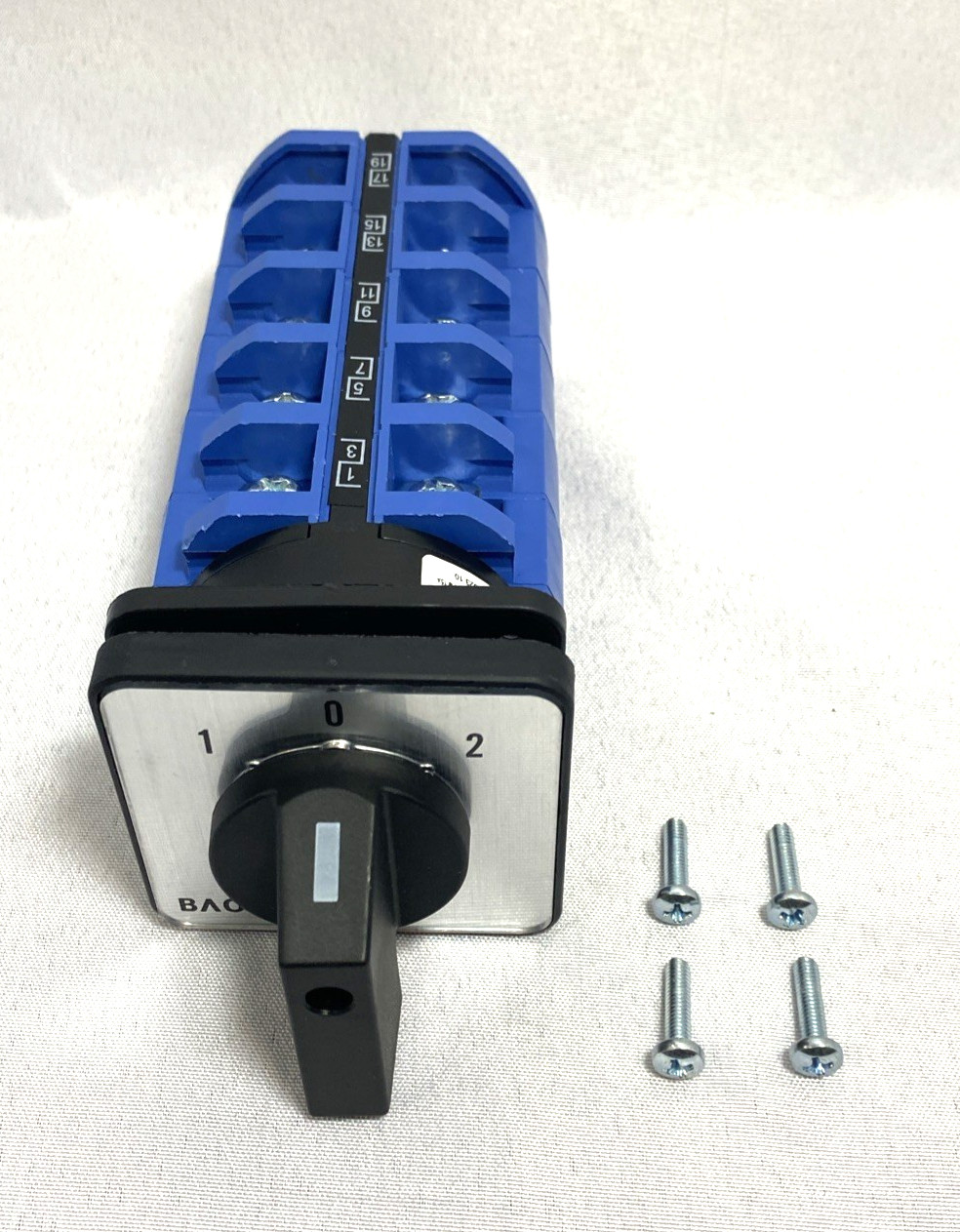 Baomain Changeover Switch SZW26-63 660V 63A 3 Position 5 Phase SZW26-63/D505.5