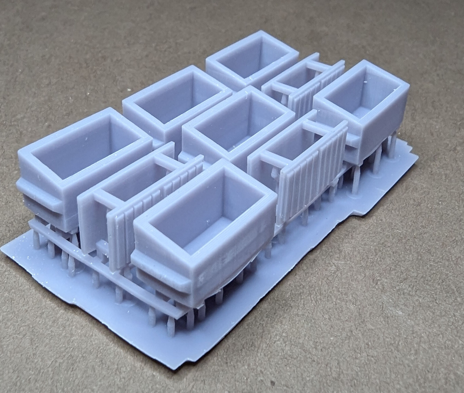 Z-Scale Dumpster and Lids