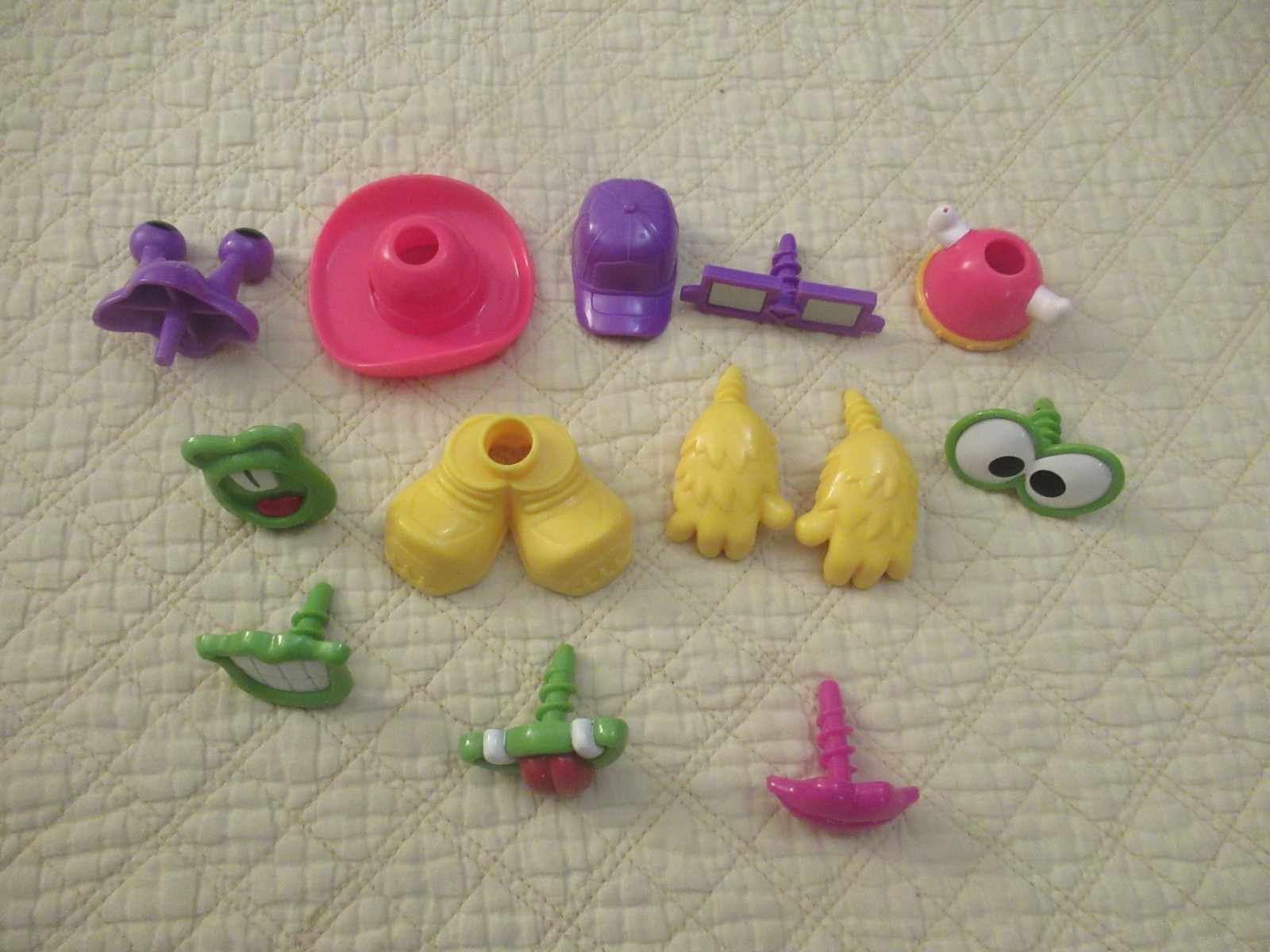 Play-Doh Create-a-Face Character Accessories Set (13 Pieces)