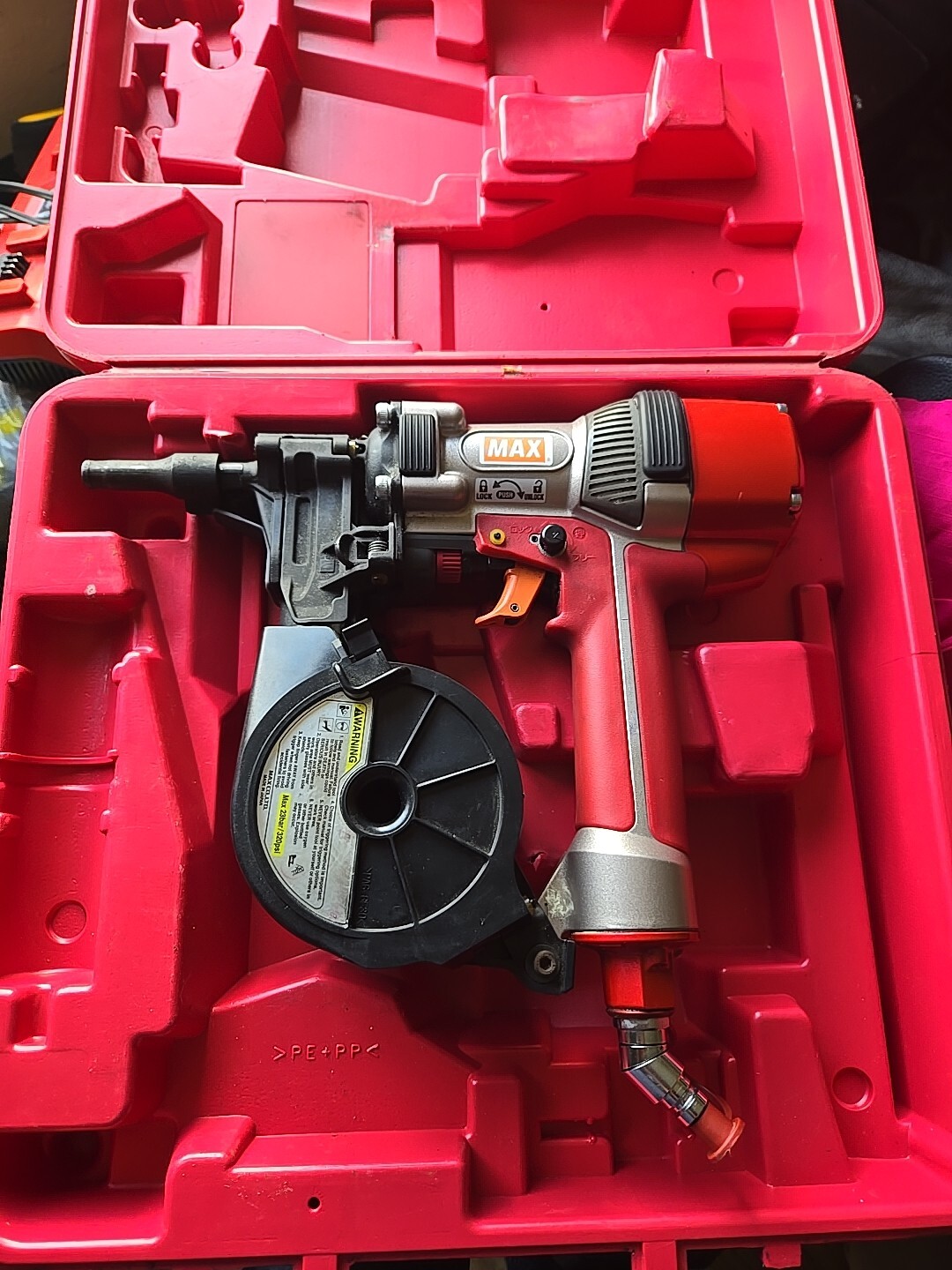 MAX HN25C 1" PNEUMATIC POWERLITE HIGH PRESSURE CONCRETE PINNER