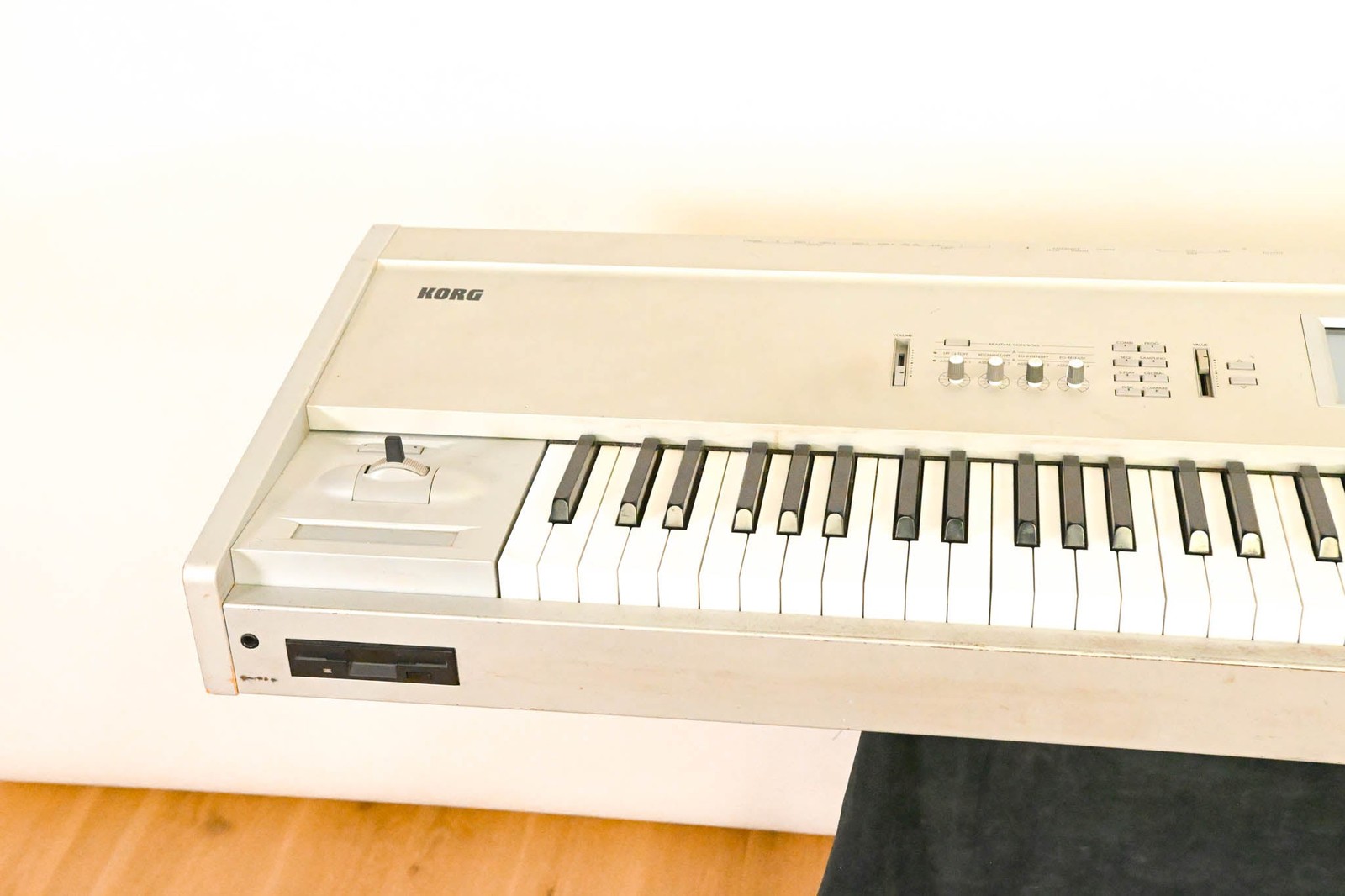 Korg Triton ProX 88-Key Digital Keyboard CG01Y4Y