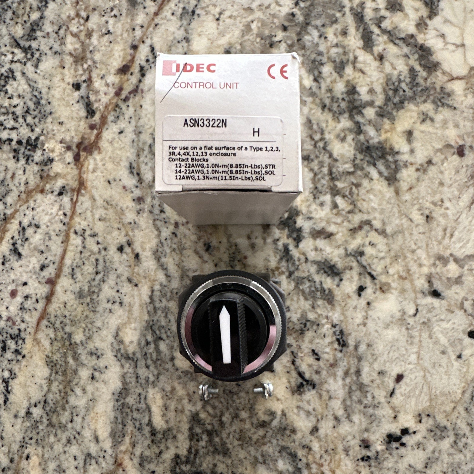 New  IDEC ASN3322N Selector Switch NEW + FAST SHIPPING