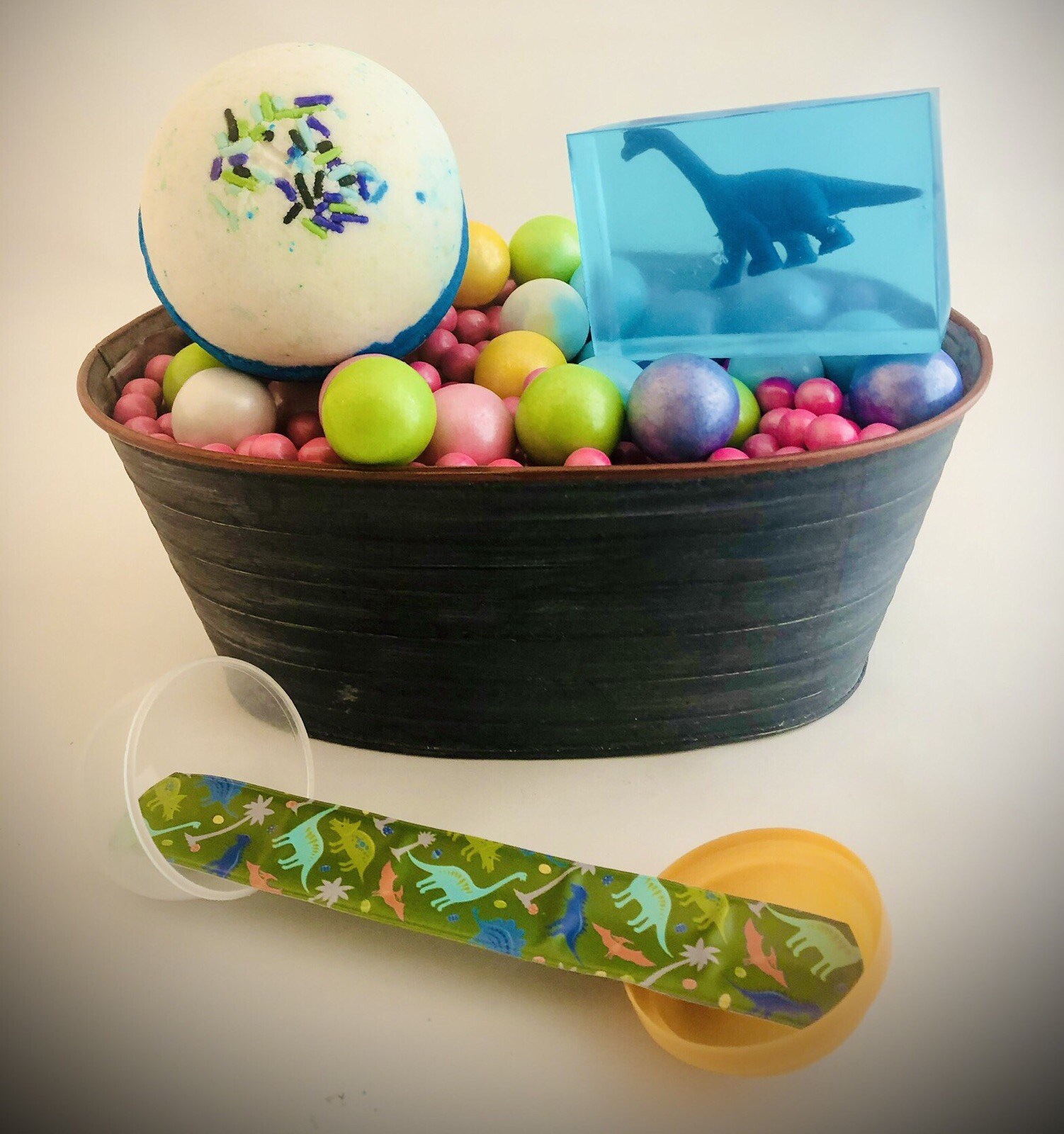 Kids (BOYS) Dinosaur Surprise Toy Inside Bath Bomb & Soap Christmas Gift Present