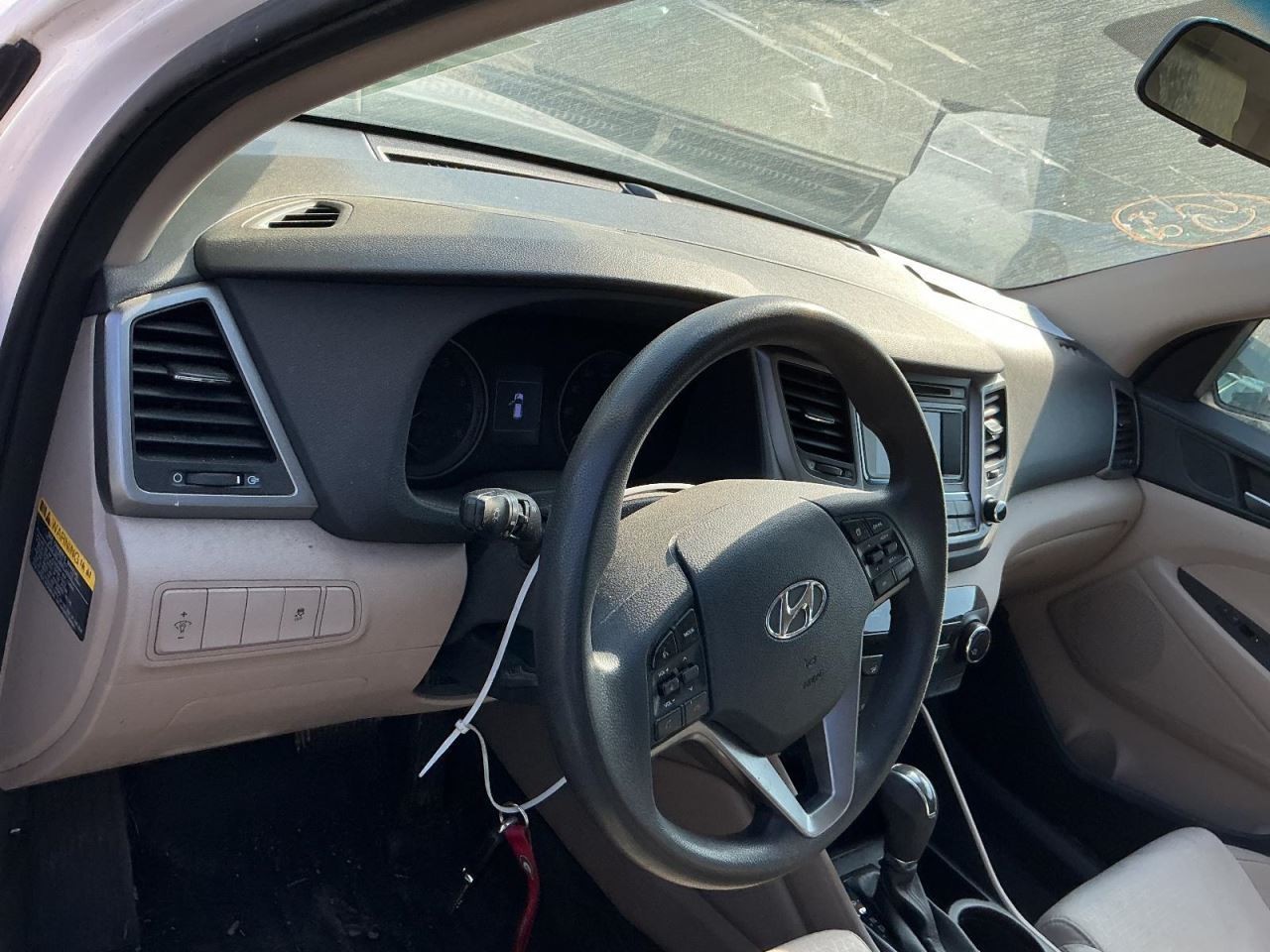 TUCSON 2017 Glove Box 5025505