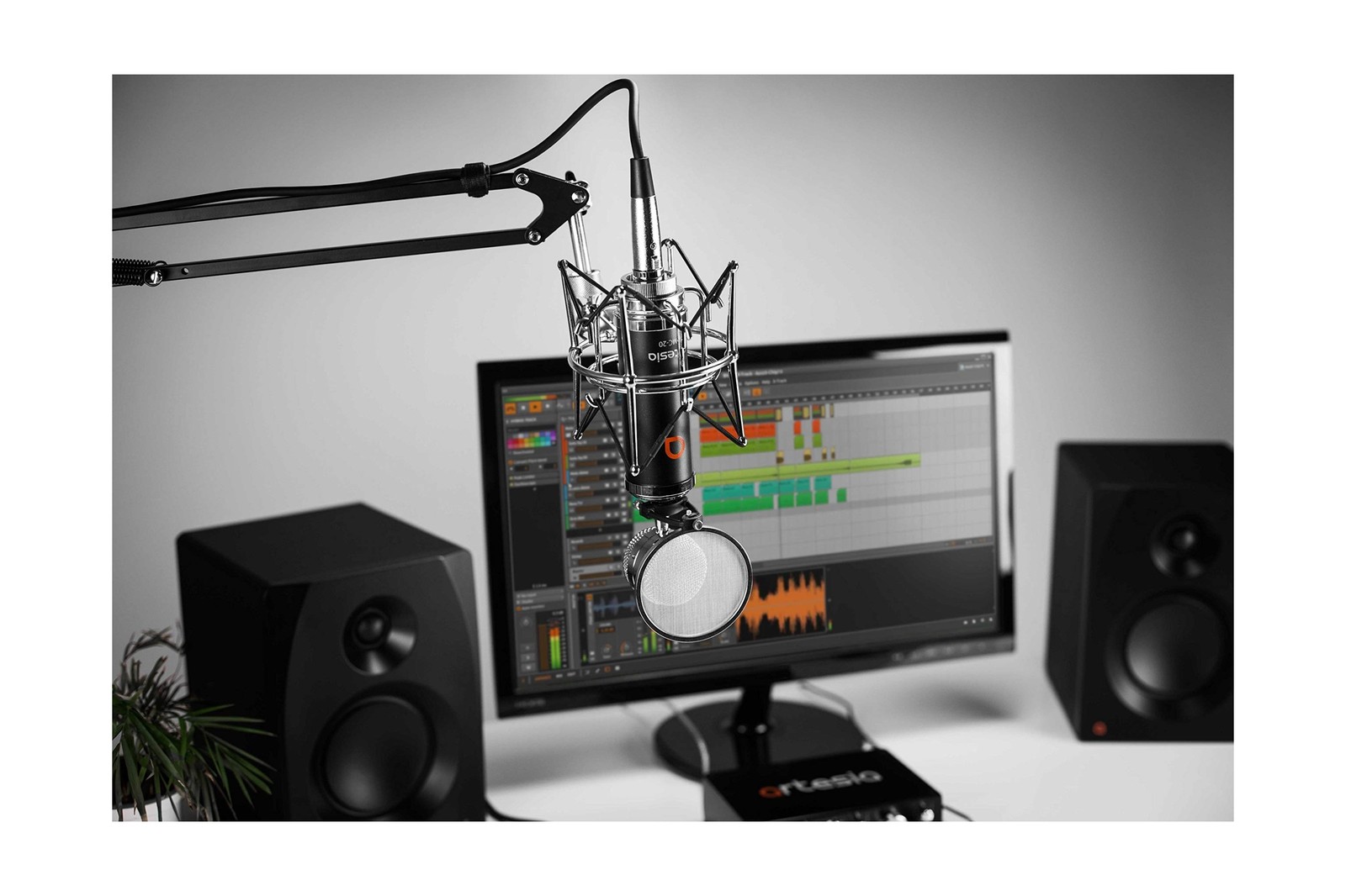 Artesia AMC-20 Studio Large-Diaphragm Condenser Microphone w/Shock Mount + Po...