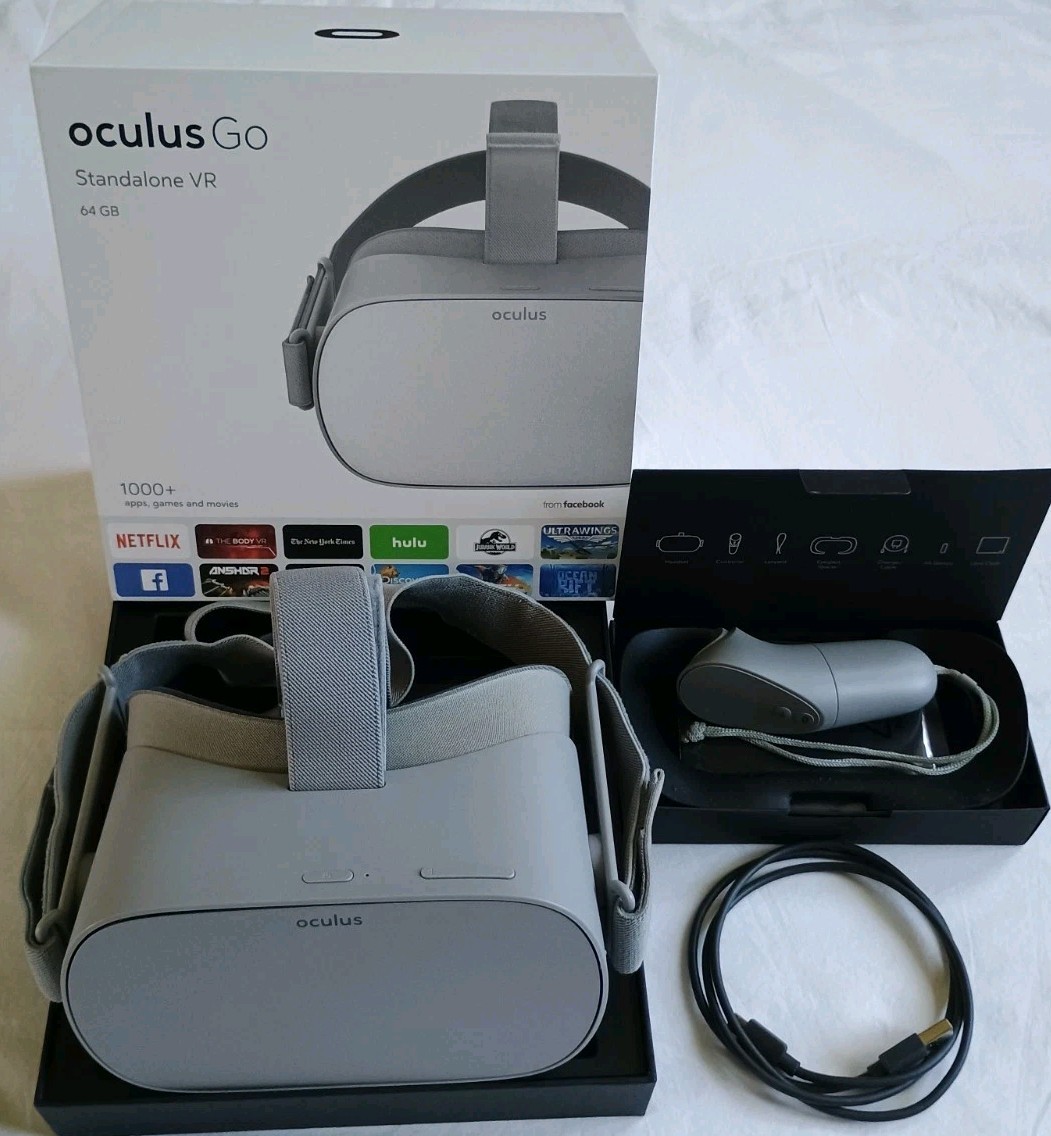 Meta Oculus Go 64GB Standalone VR Headset - Working- Original Box + Accessories