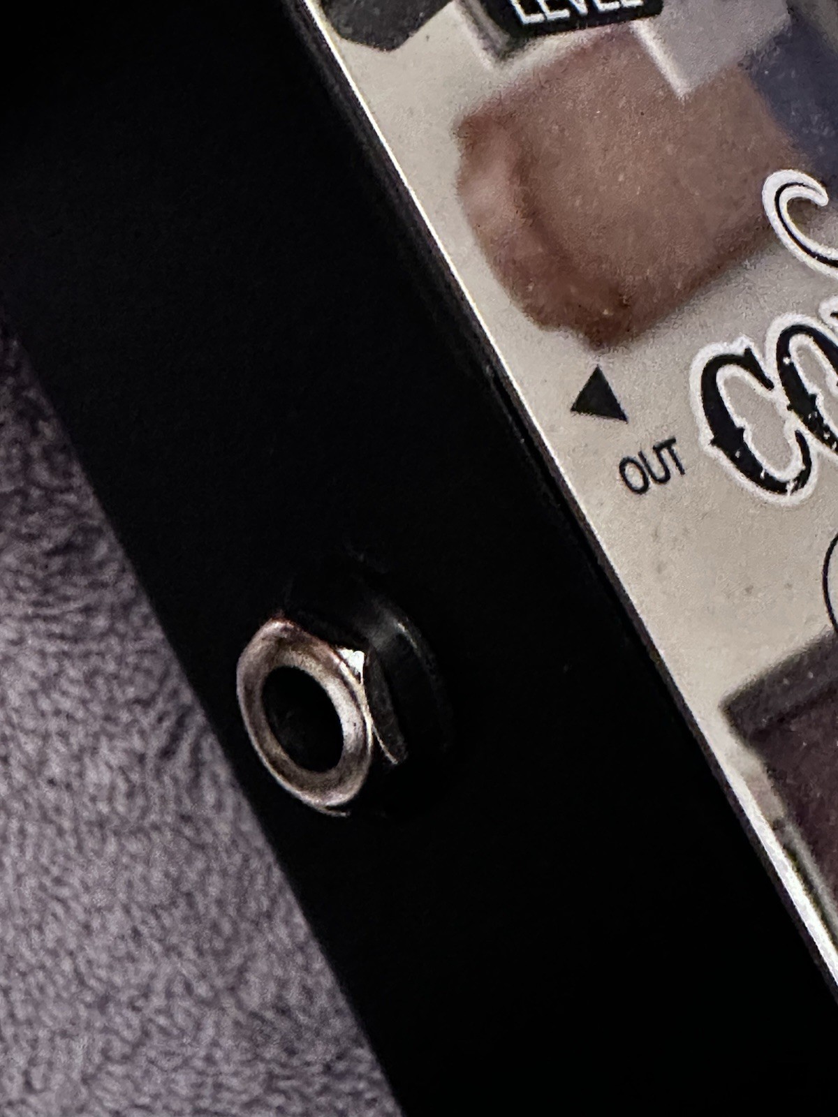 Akai “Professional” Compressor: Electric Guitar Pedal