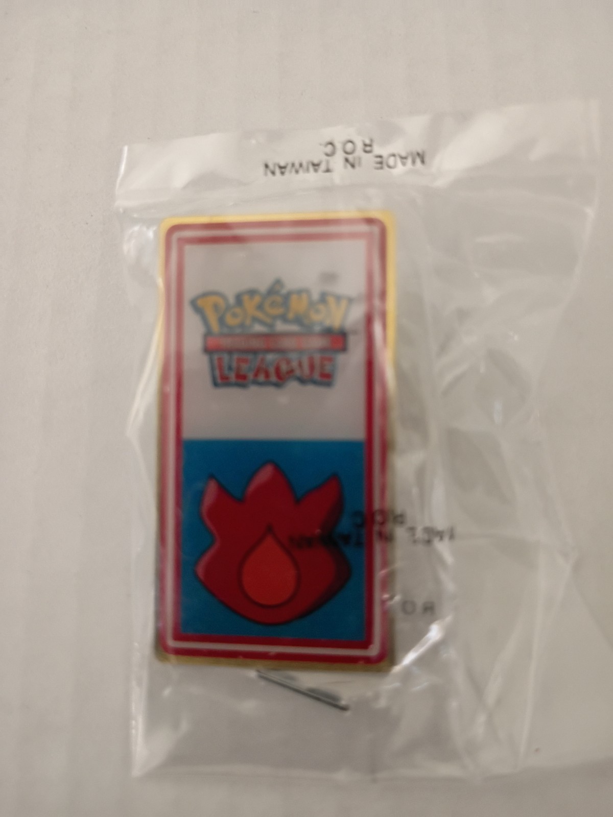 2000 Pokémon TCG League Pin/Badge VOLCANO Free Shipping! T1402