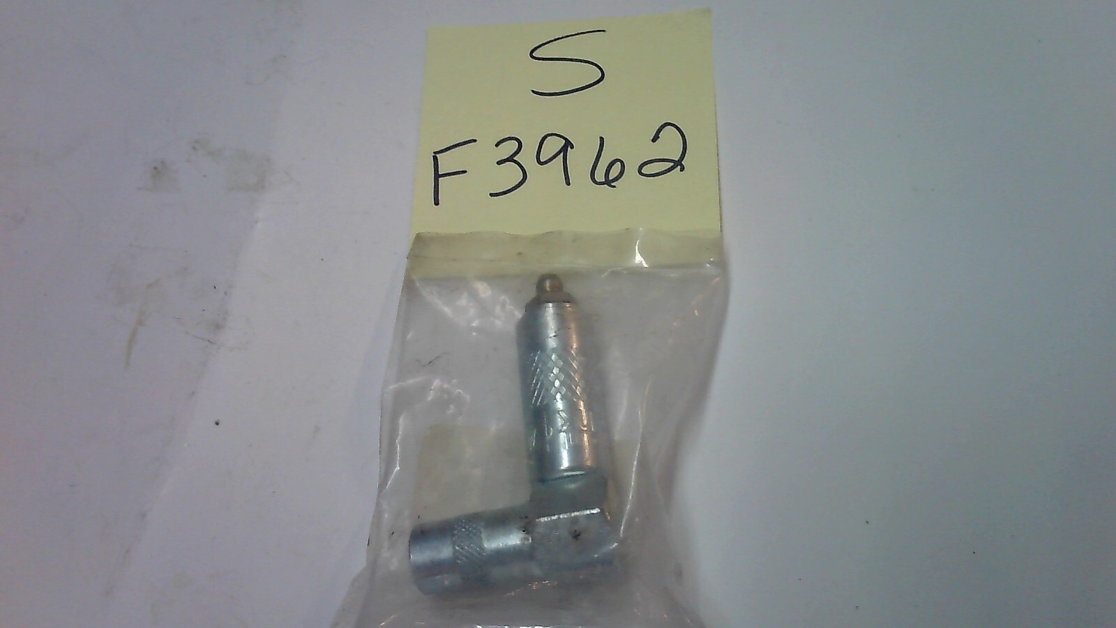 4ZT27 RIGHT ANGLE GREASE COUPLER