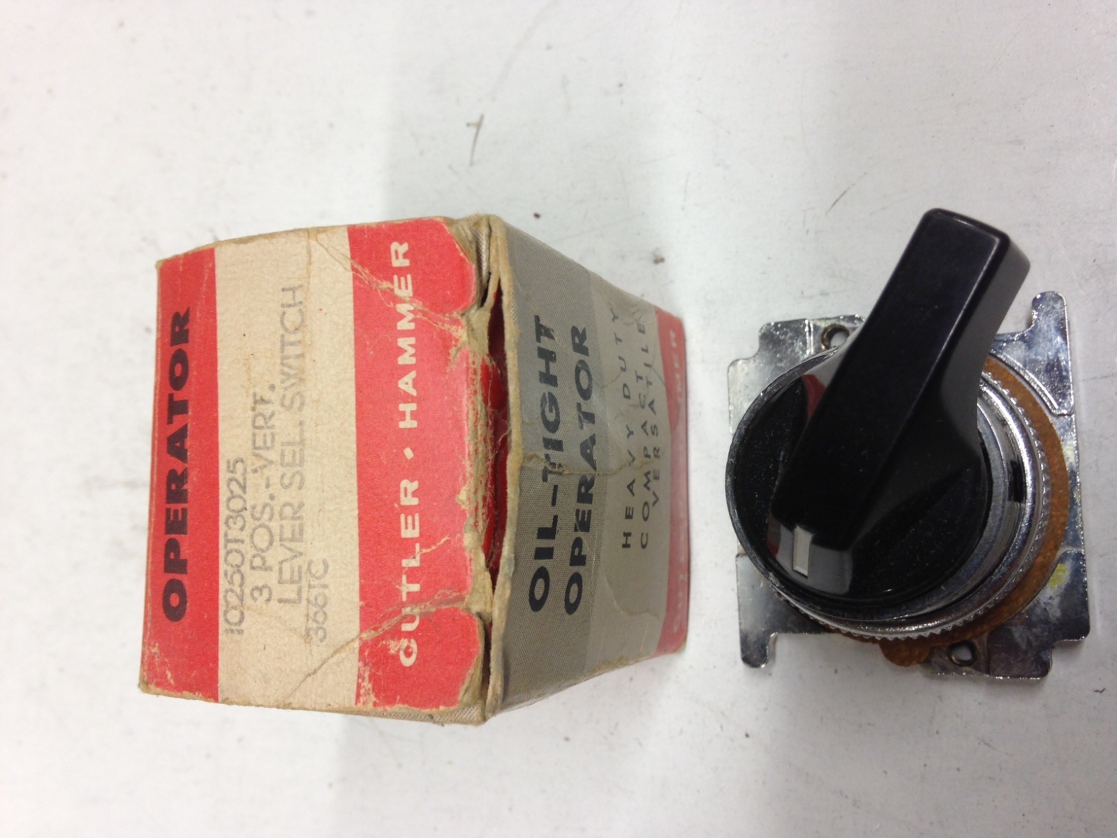 10250T3025 Cutler Hammer 3 Position Selector Switch Operator NIB
