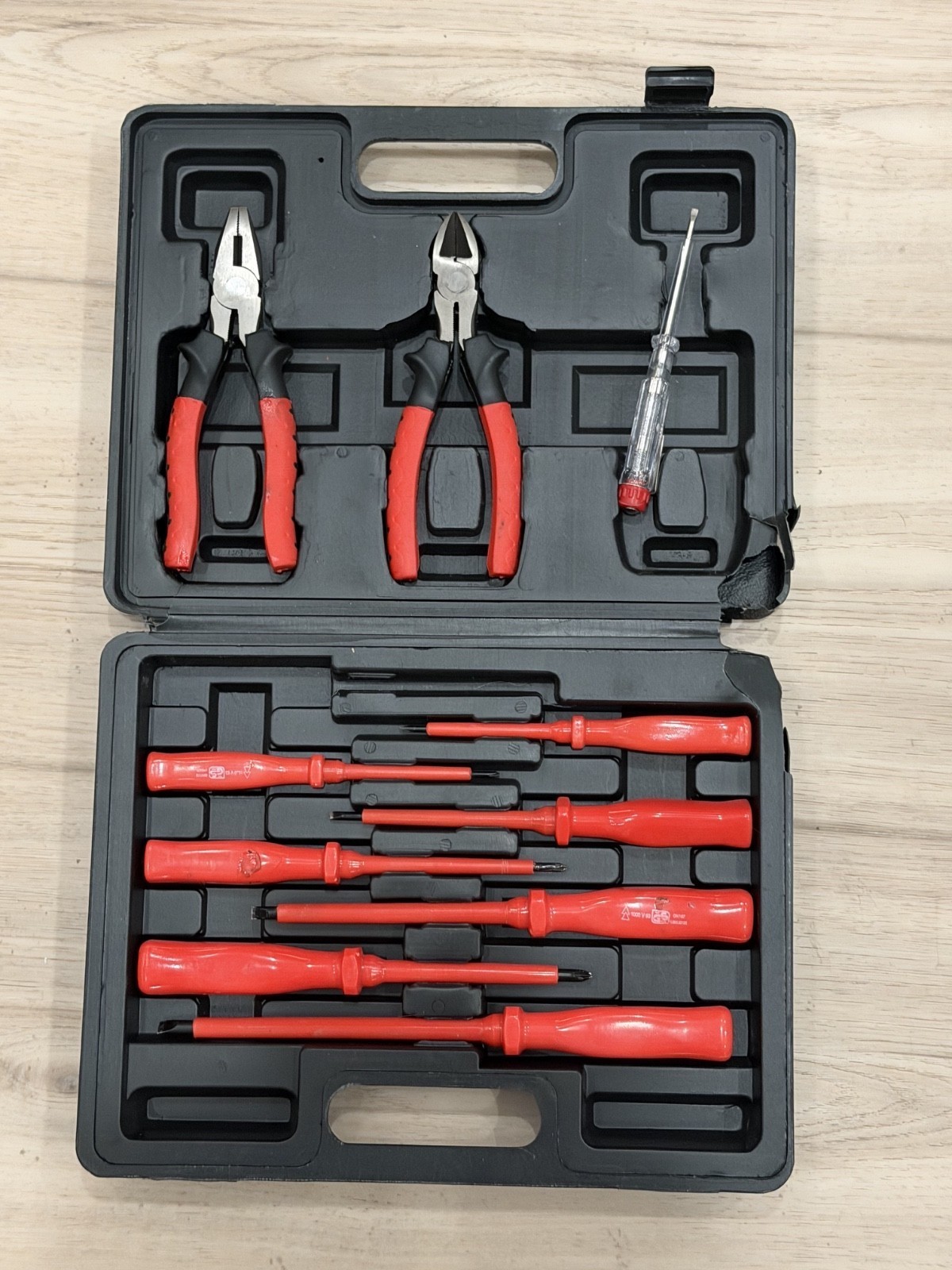 10-Piece Insulated Electrician Tool Set - 1000V VDE Screwdrivers & Pliers