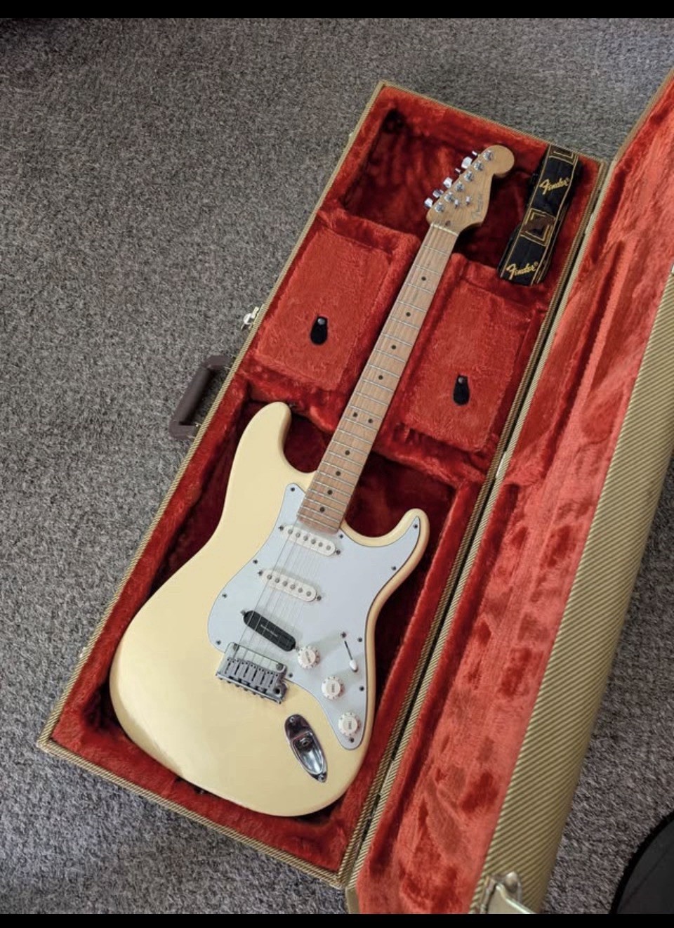 USA Fender Stratocaster 1996 Cream Solid Body Maple Neck w/Hard Case & Strap