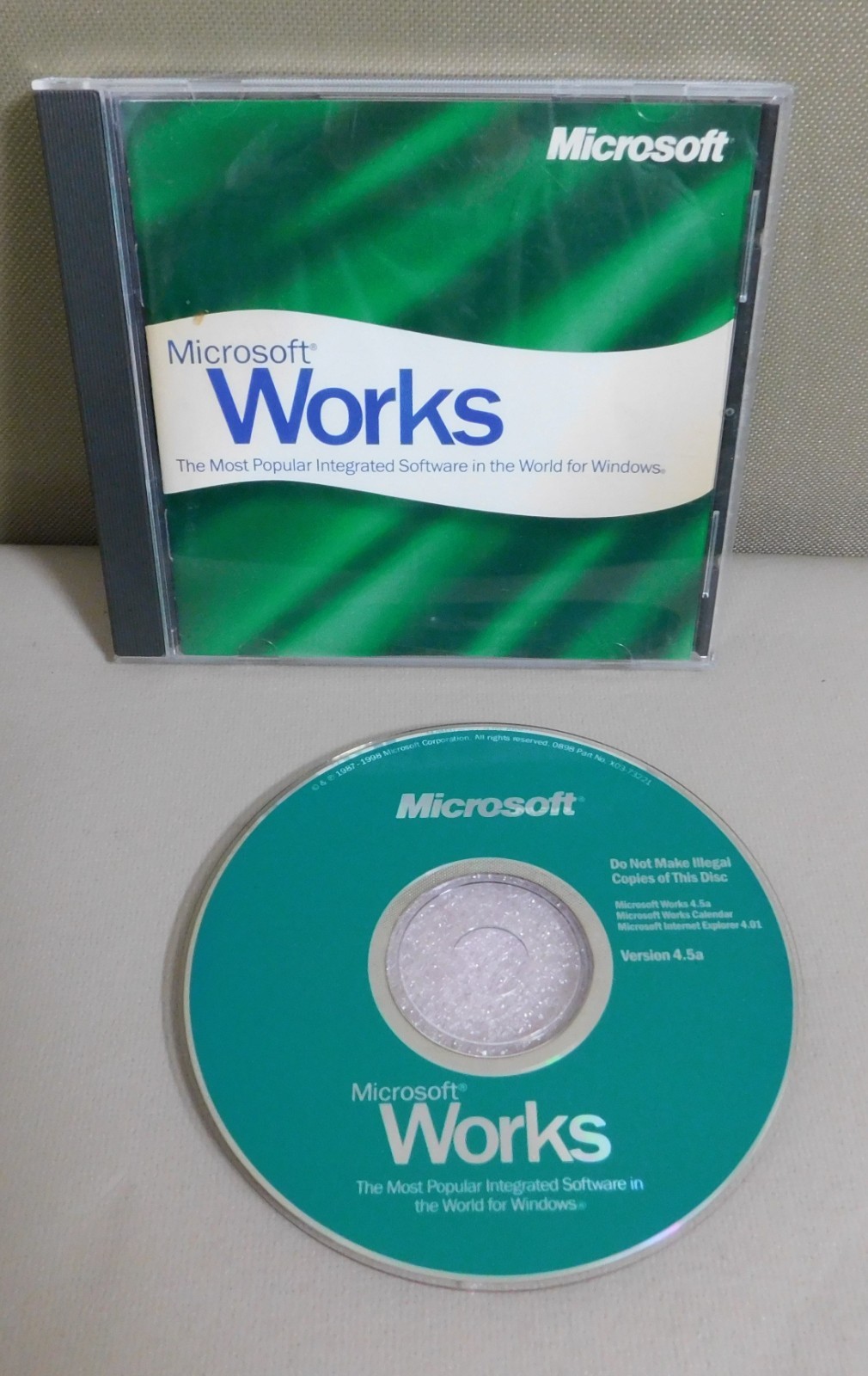Microsoft Works Version 4.5a (Windows 95, 1998) with CD Key VGC Disc Clean