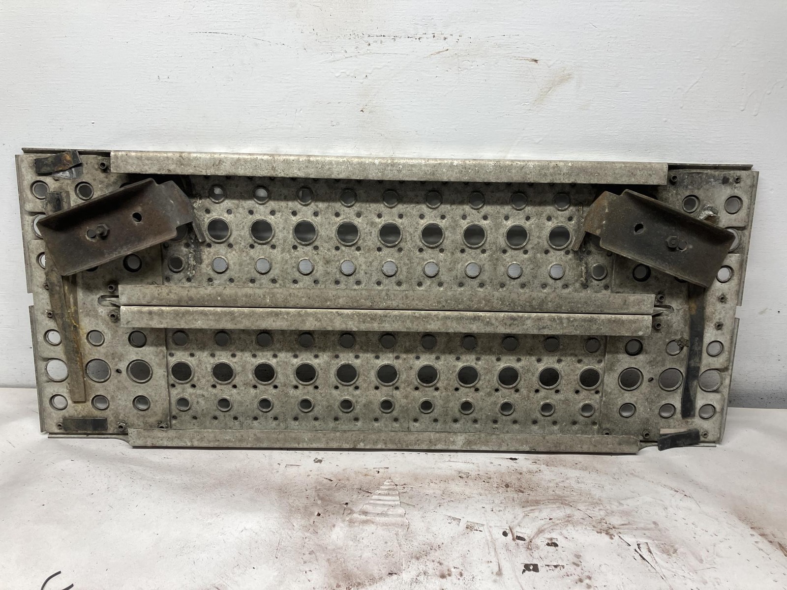 Freightliner CASCADIA 14 x 33.5 Deckplate - Used