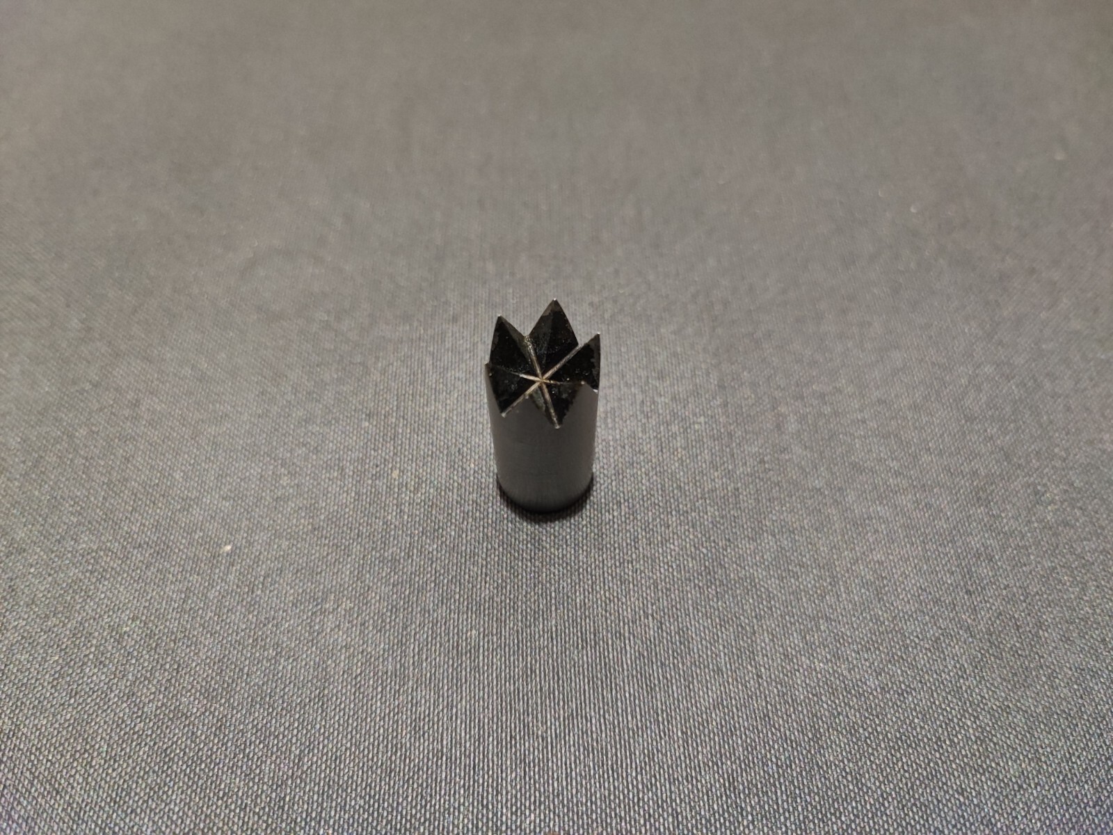 Crimp starter for blank cartridges.