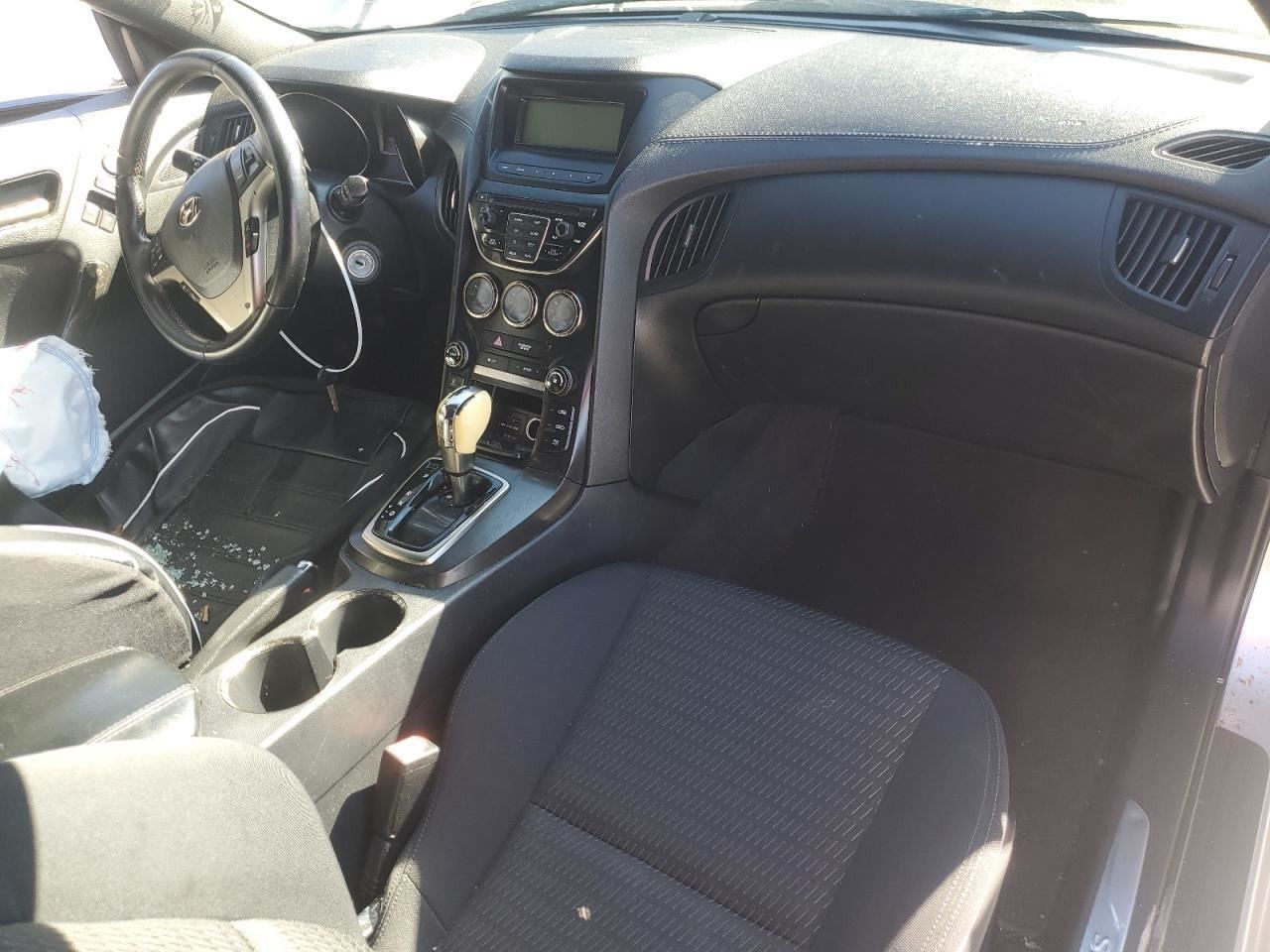 GENESIS 2013 Glove Box 4907864