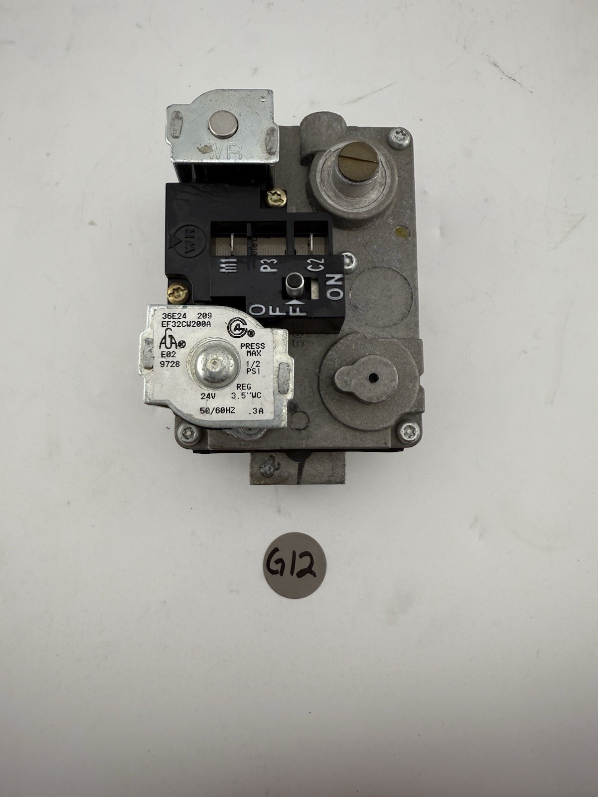 White Rodgers 36E24 209 Carrier Furnace Gas Valve EF32CW200A used #G12F
