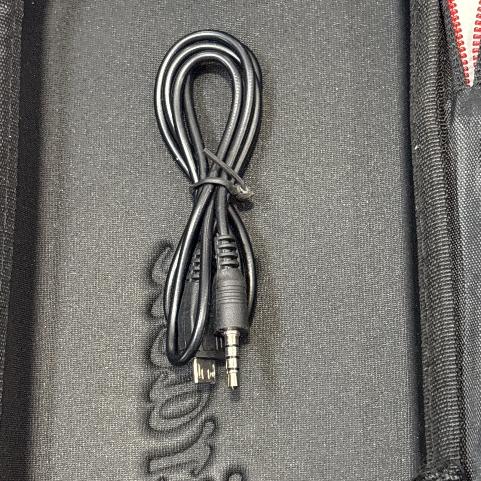 Miracle M100 Wireless Dynamic Karaoke Microphone W/ Case