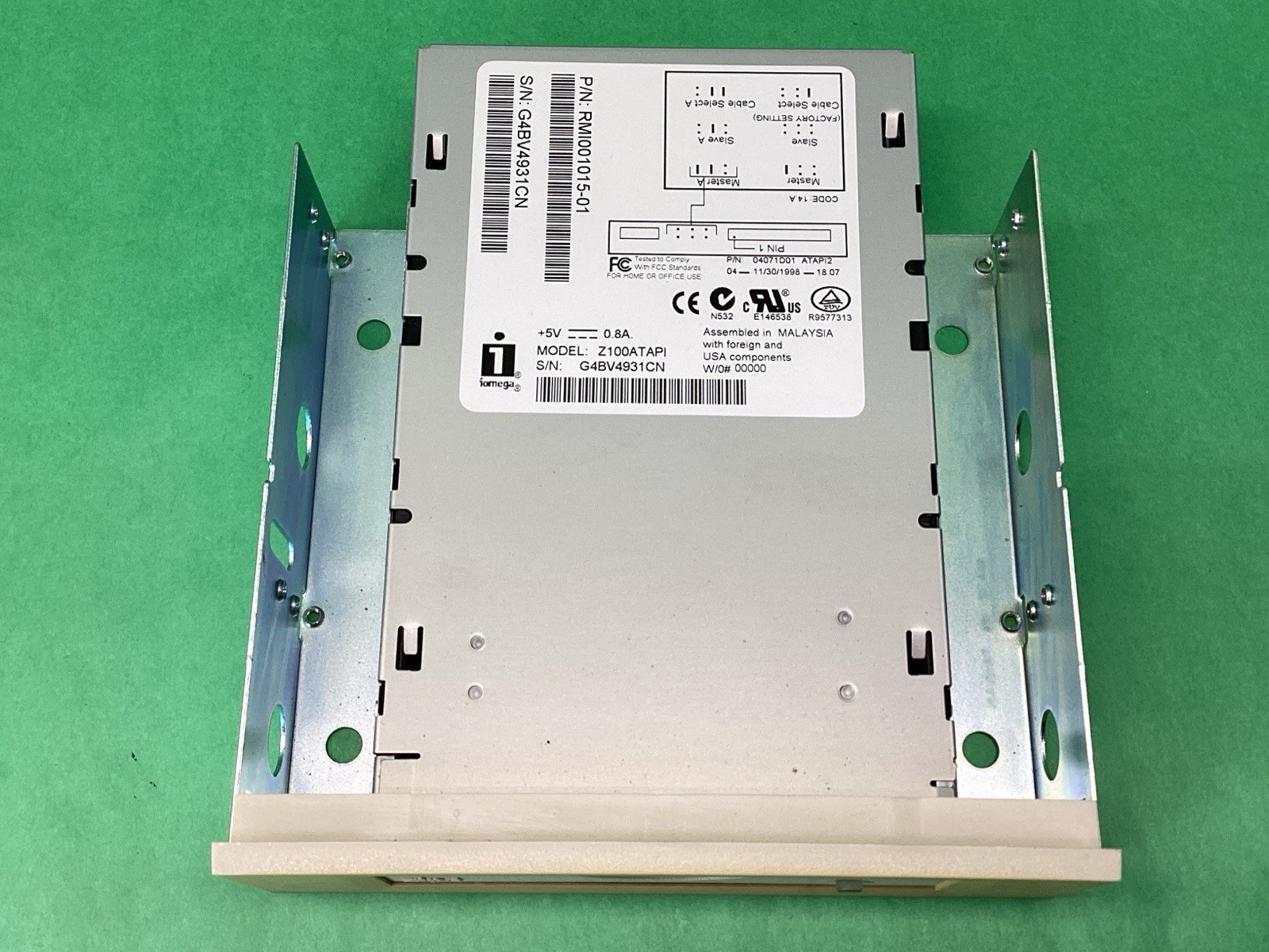Zip Drive Z100ATAPI IDE Internal Drive Beige + 5.25” Bay Adapter UNTESTED
