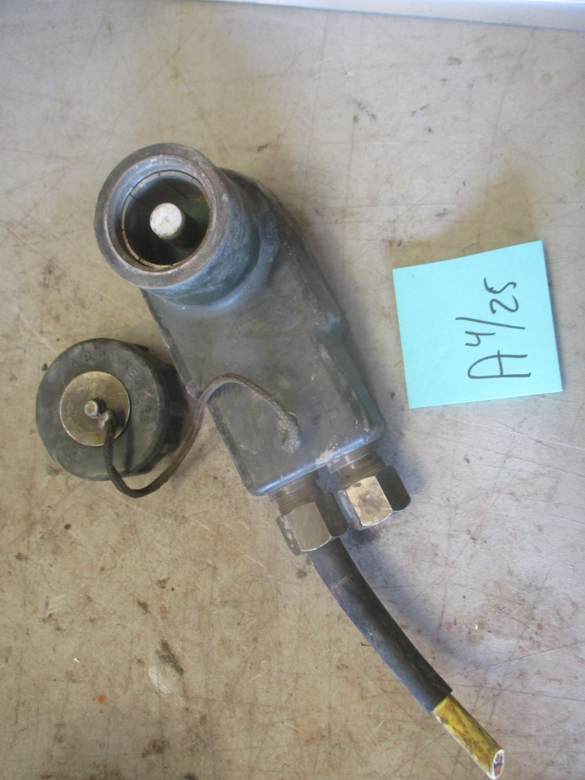 Used Military Slave Plug Head 24v 500A Rated, Adapted for Accessory Use, HMMWV