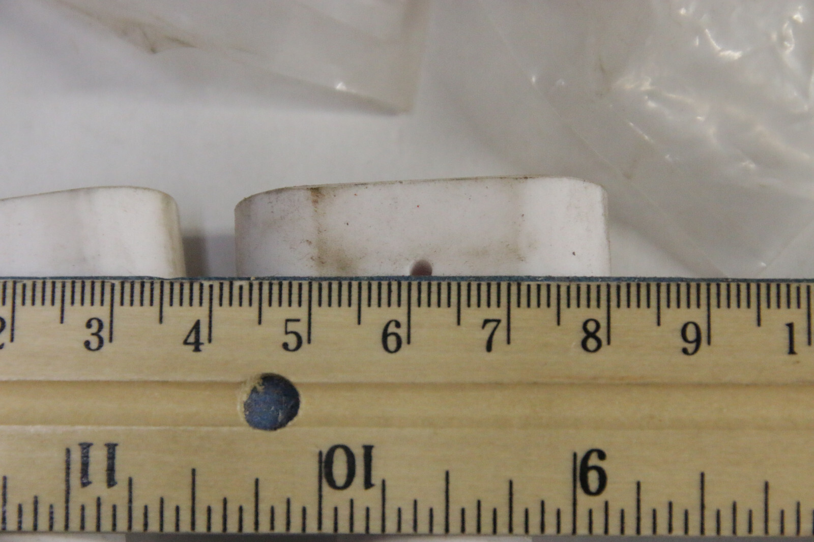 (12) Ceramic Insulators 1 1/2" "T" Shape with 2mm Through-Hole for Wire - OPEN