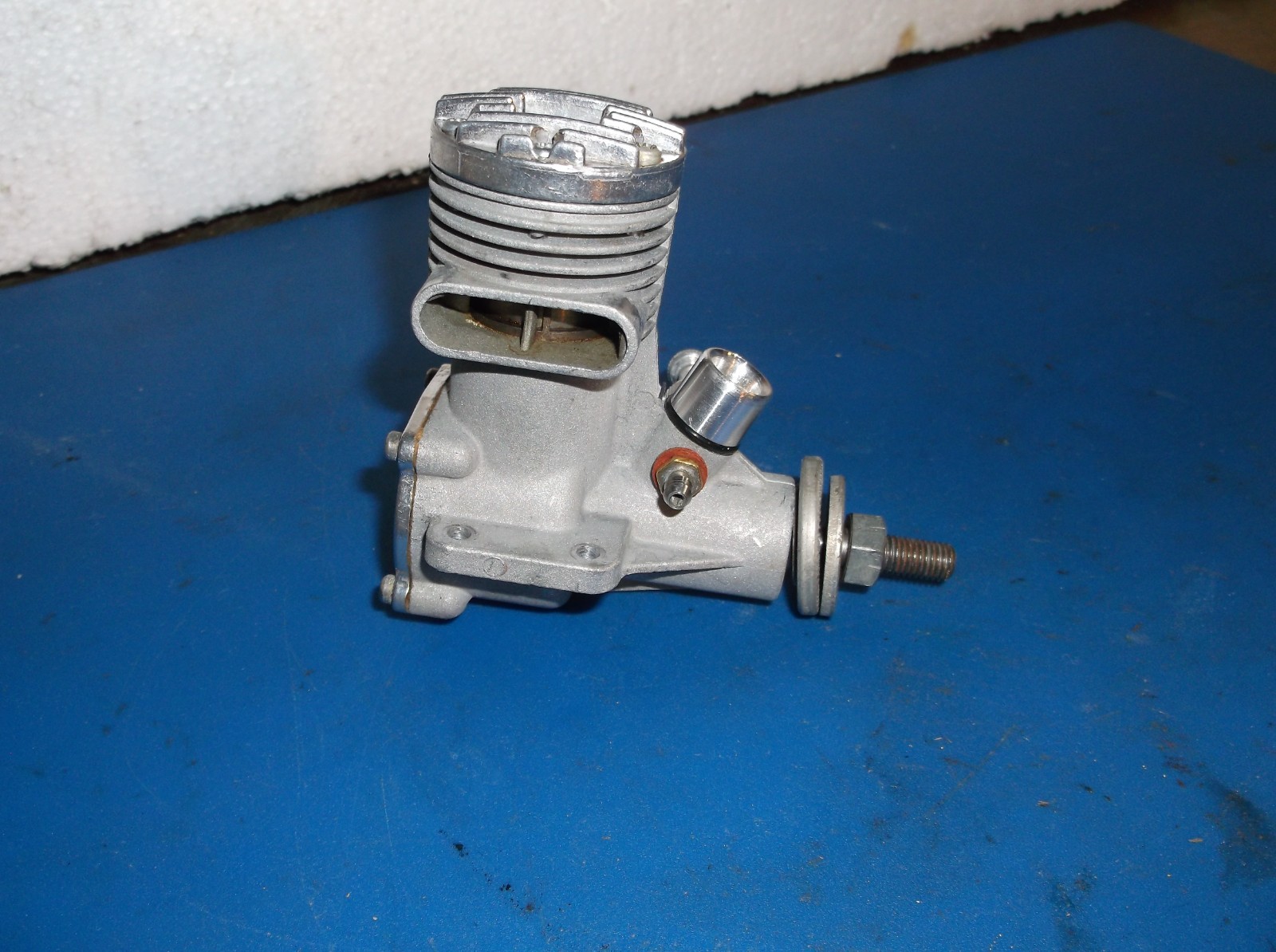 RARE VINTAGE -VECO- .35 control line MODEL AIRPLANE ENGINE