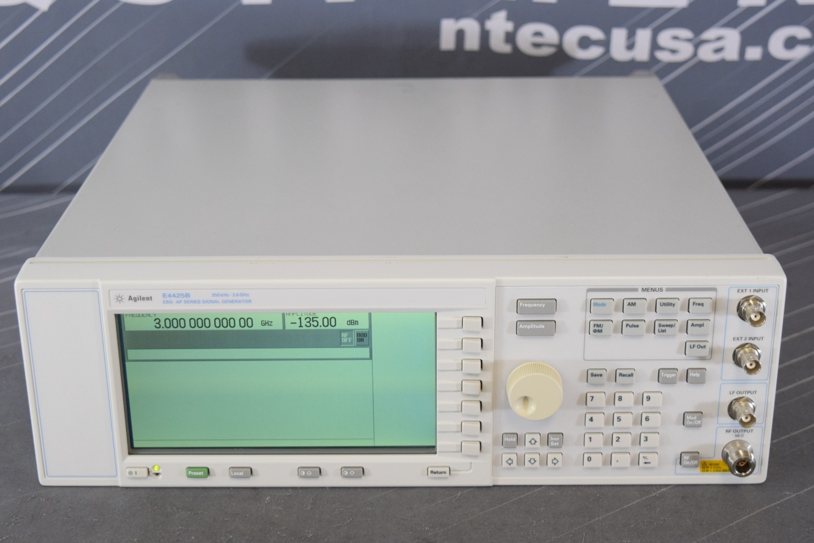 Agilent E4425B ESG-AP Series Signal Generator 250kHz - 3GHz