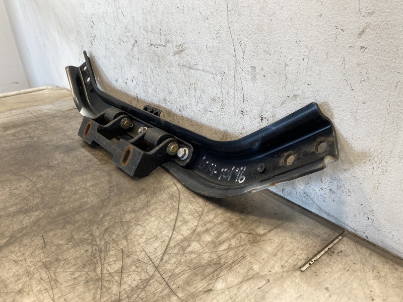 Freightliner Cascadia 126 Hood Hinge 1720642000 (674-10428)