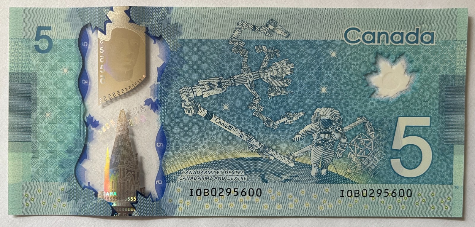 Canada 2013 - $ 5 - BC-69f -P106f - Rogers-Macklem - Prefix 'IOB' - UNC