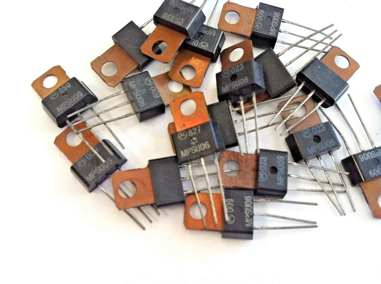 LOT OF 10 MPSU06 BY MOTOROLA
