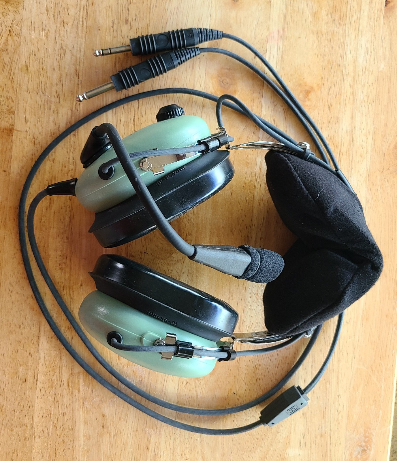 David Clark H10-13.4 Pilot Headset Straight Cable to dual GA Plugs -Used 6 times